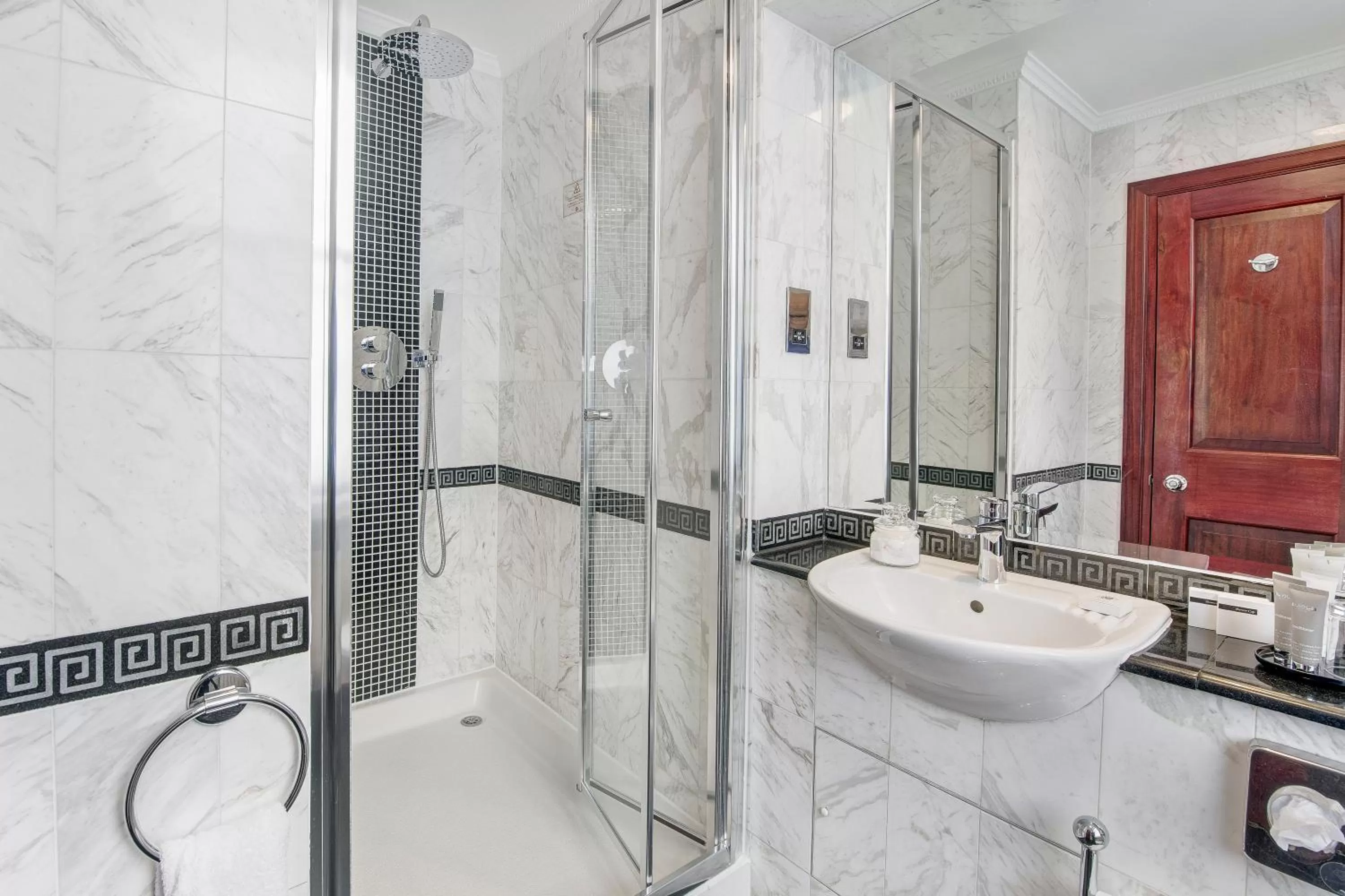 Bathroom in Gem Fitzrovia Hotel