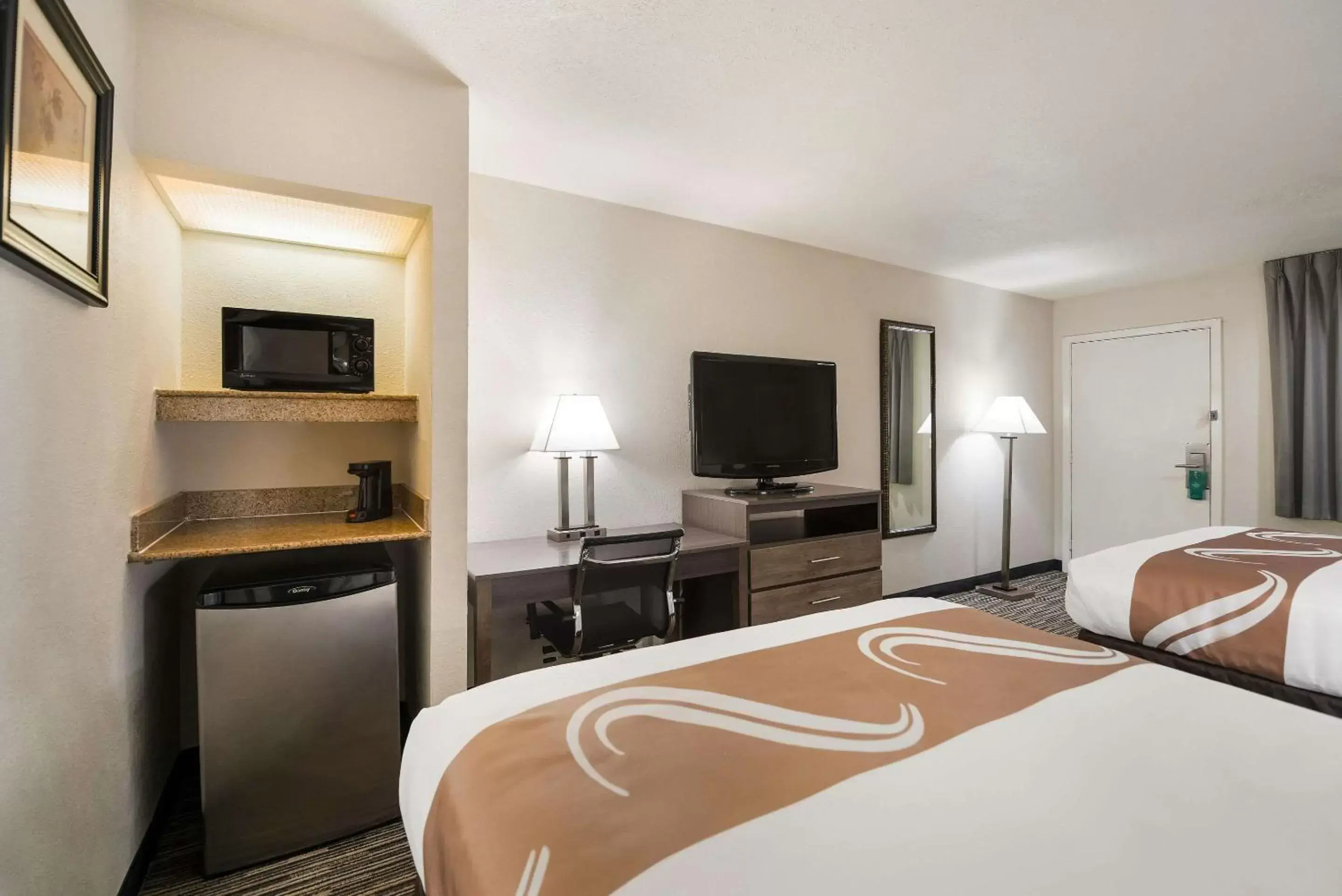 Bedroom, Bed in Quality Inn & Suites Lufkin