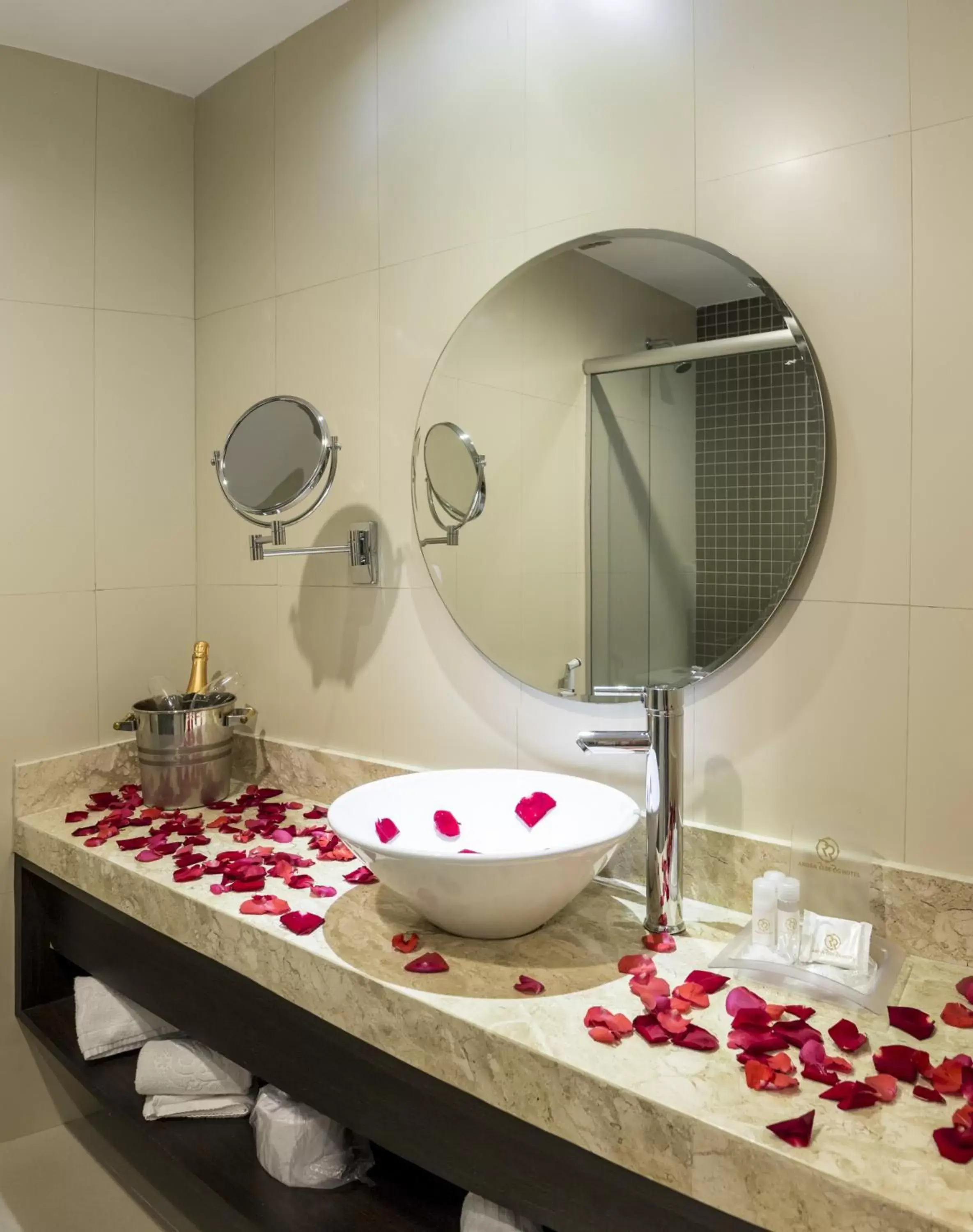 Bathroom in Arosa Rio Hotel