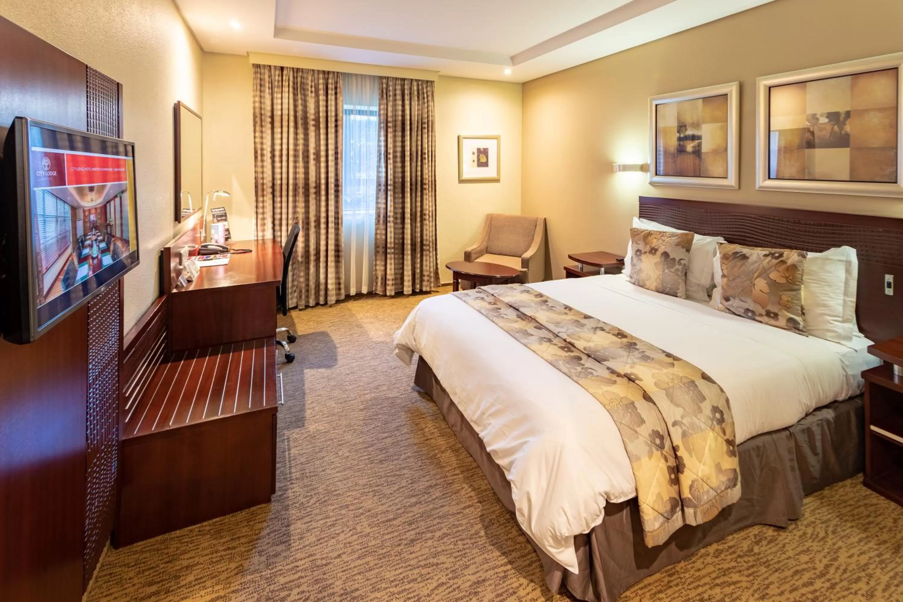 Photo of the whole room, Bed in City Lodge Hotel Johannesburg Airport, Barbara Road