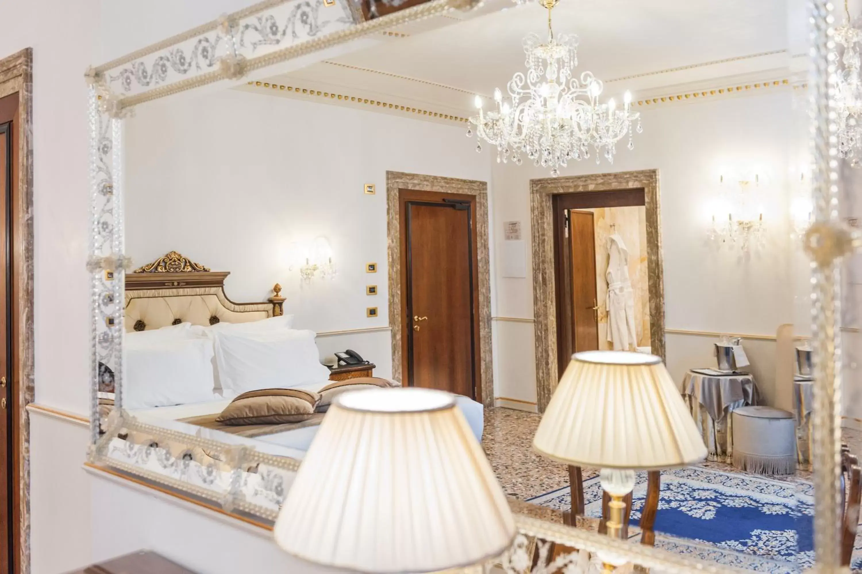 Photo of the whole room, Bed in Hotel Ai Cavalieri di Venezia