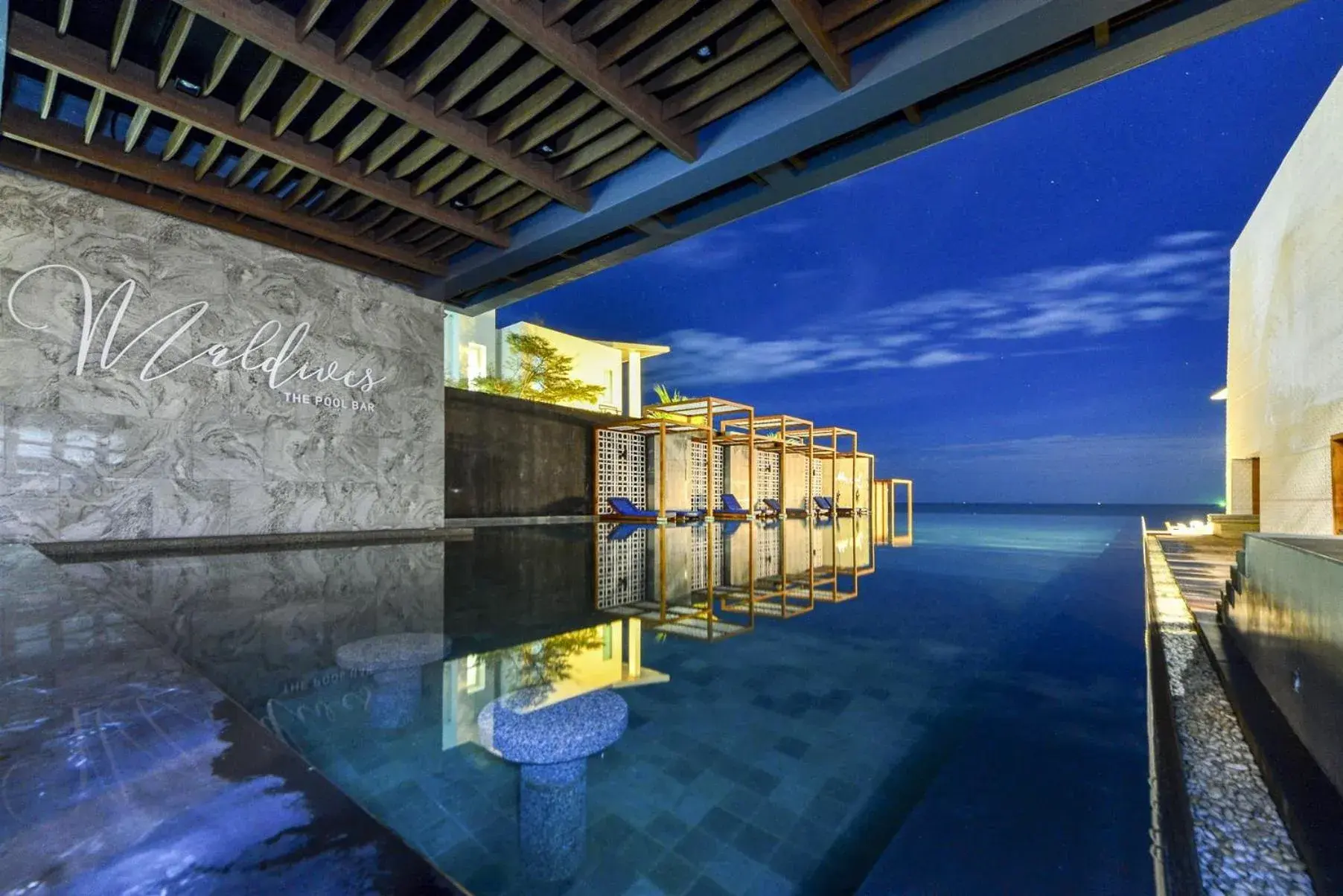 Food and drinks, Swimming Pool in Maldives Beach Resort