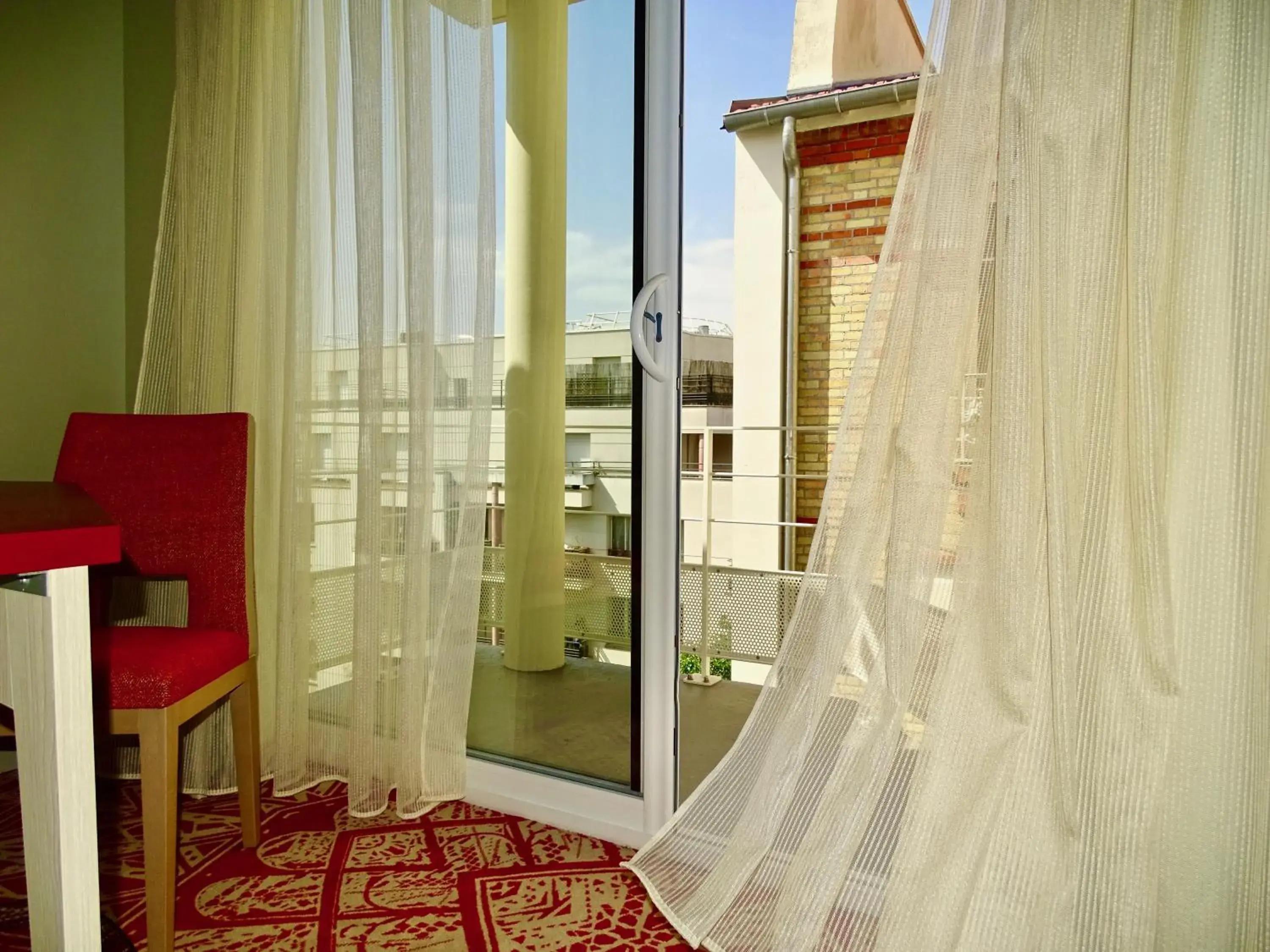 Property building in Mercure Paris Pont de Levallois Neuilly Property building in Mercure Paris Pont de Levallois Neuilly