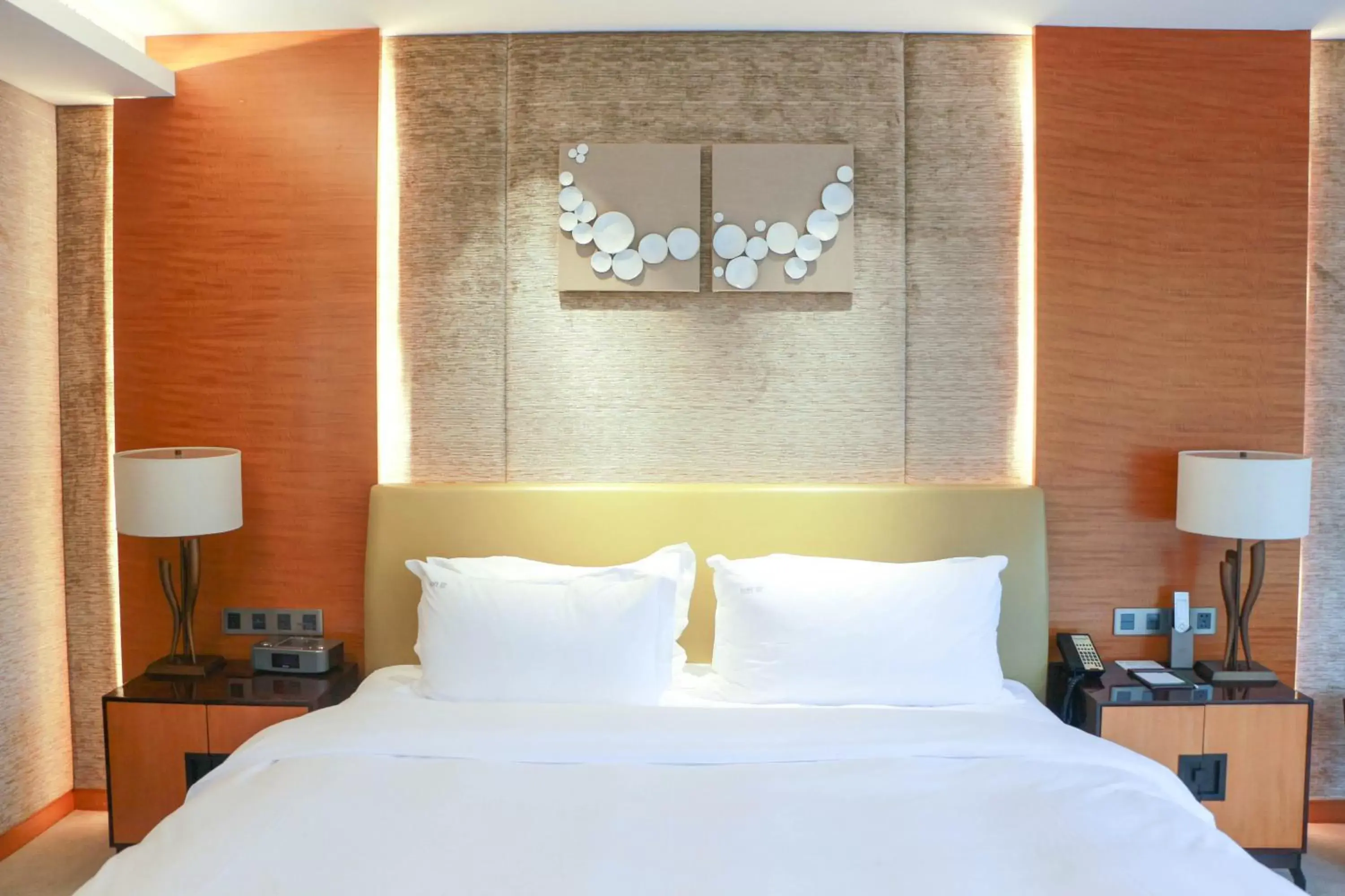 Bed in Holiday Inn Nanjing Xuanwu Lake, an IHG Hotel