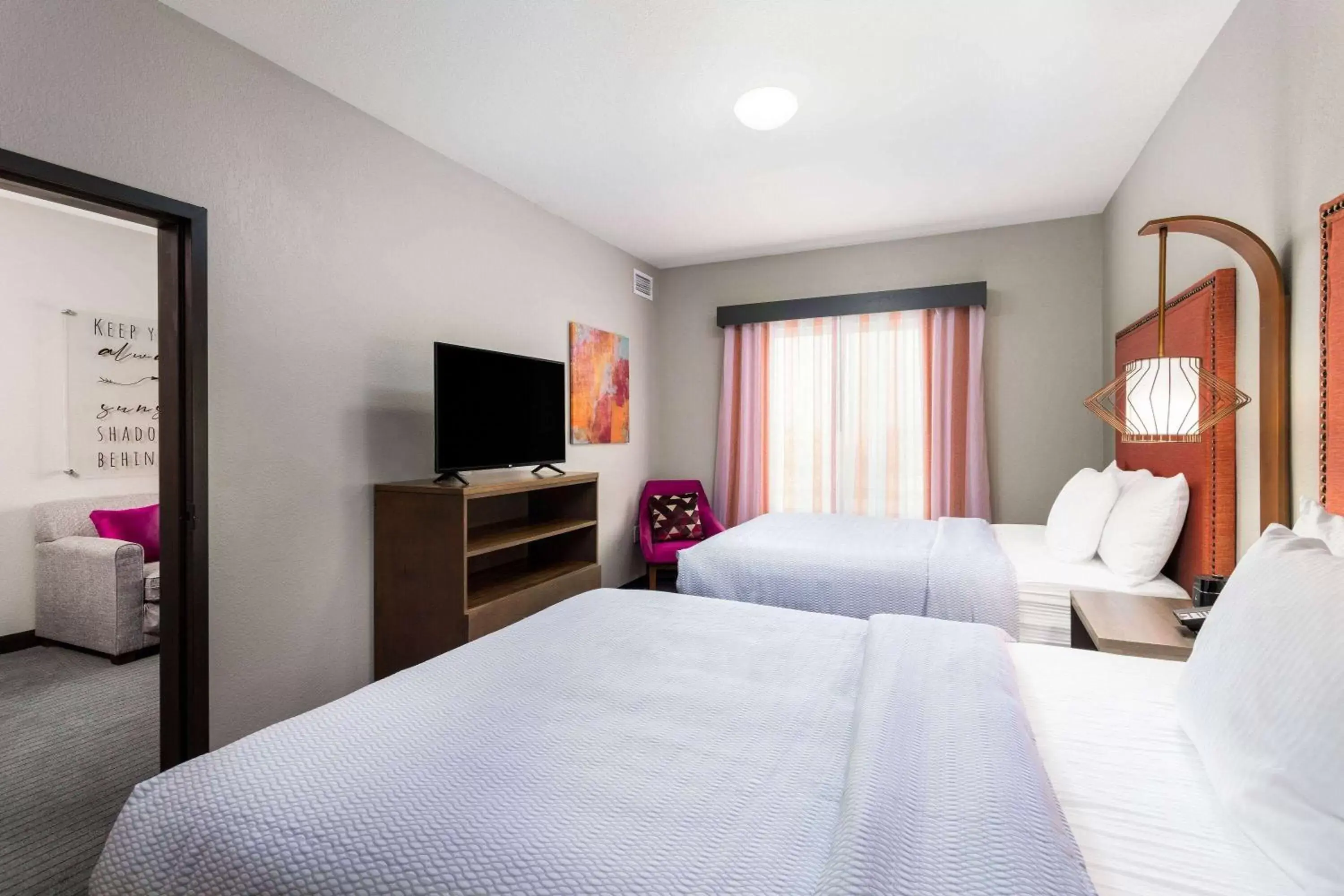 Bed in La Quinta Inn & Suites by Wyndham Augusta Near Fort Gordon