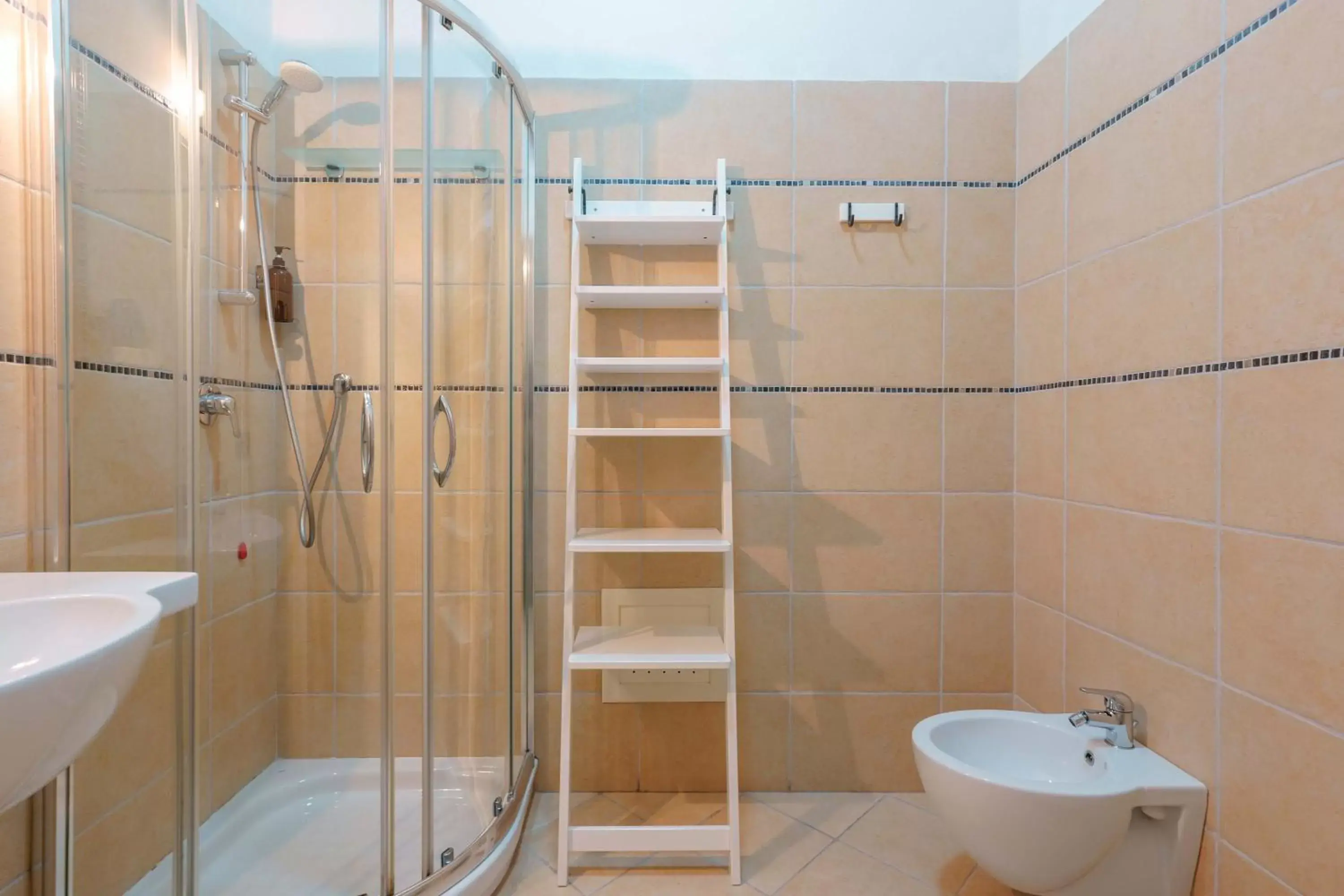 Shower, Bathroom in Il Cagliarese B&B