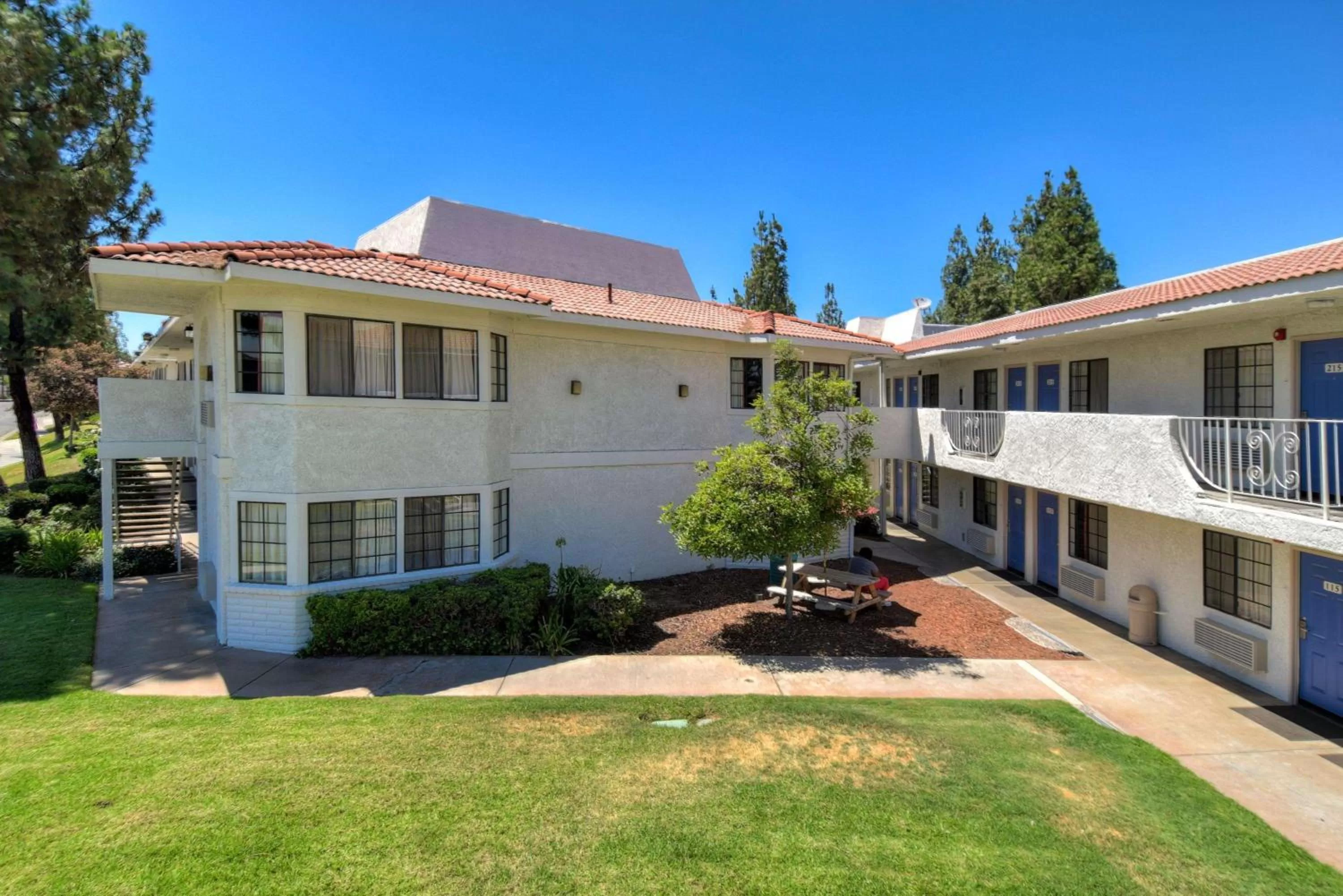Property building in Motel 6-San Dimas, CA - Los Angeles