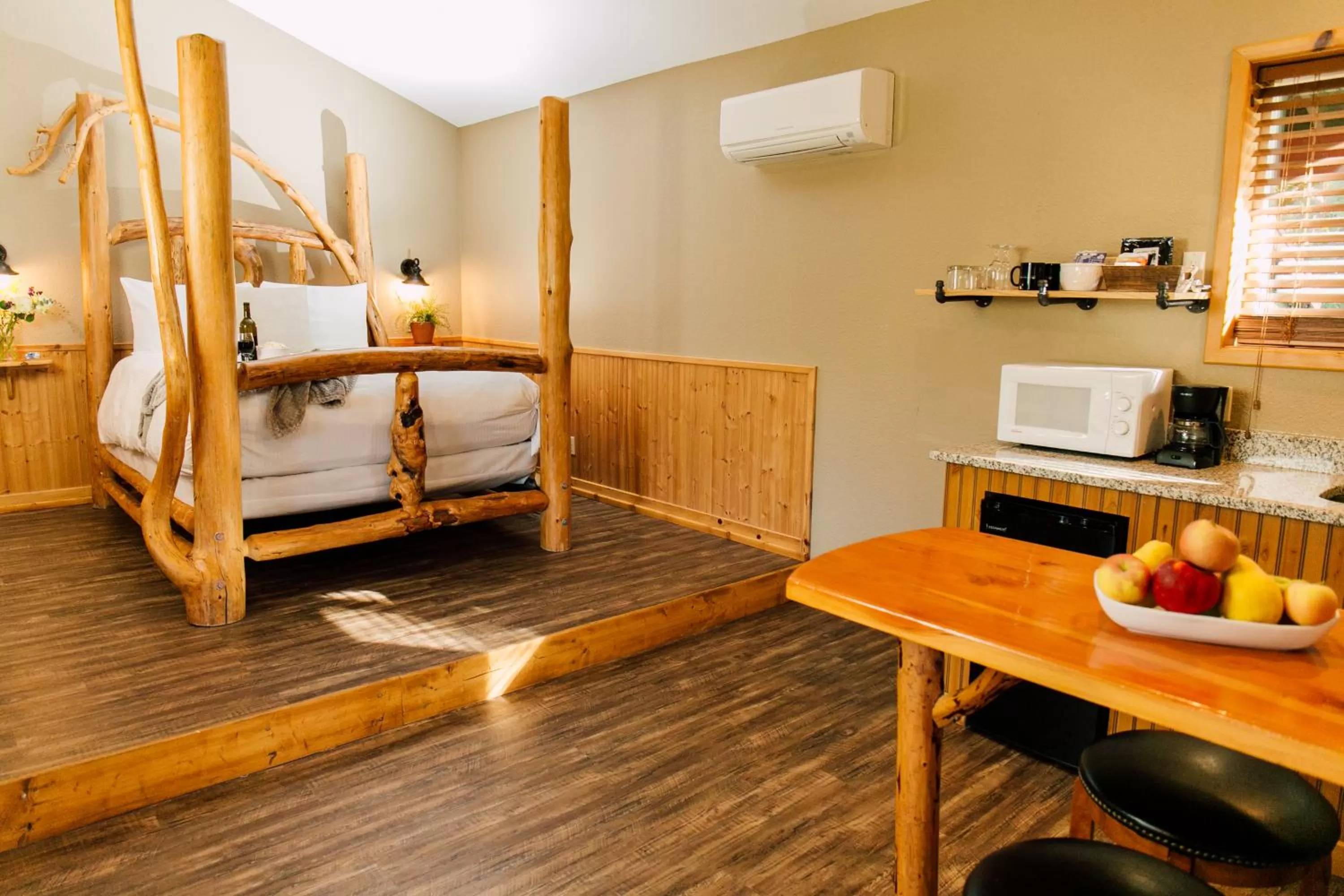 Bedroom, Bed in Pine River Ranch B&B