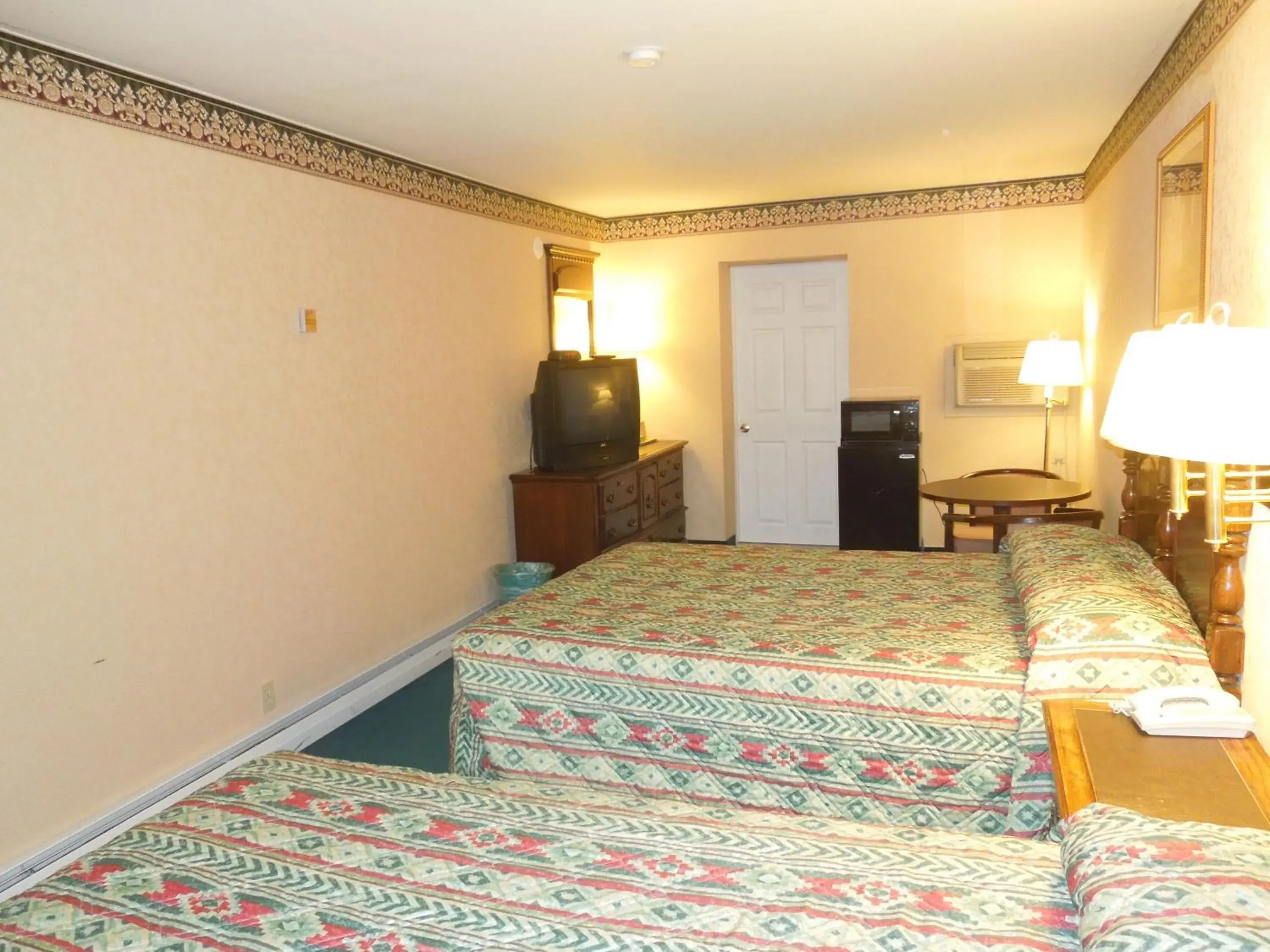 Bedroom, Bed in Value Inn