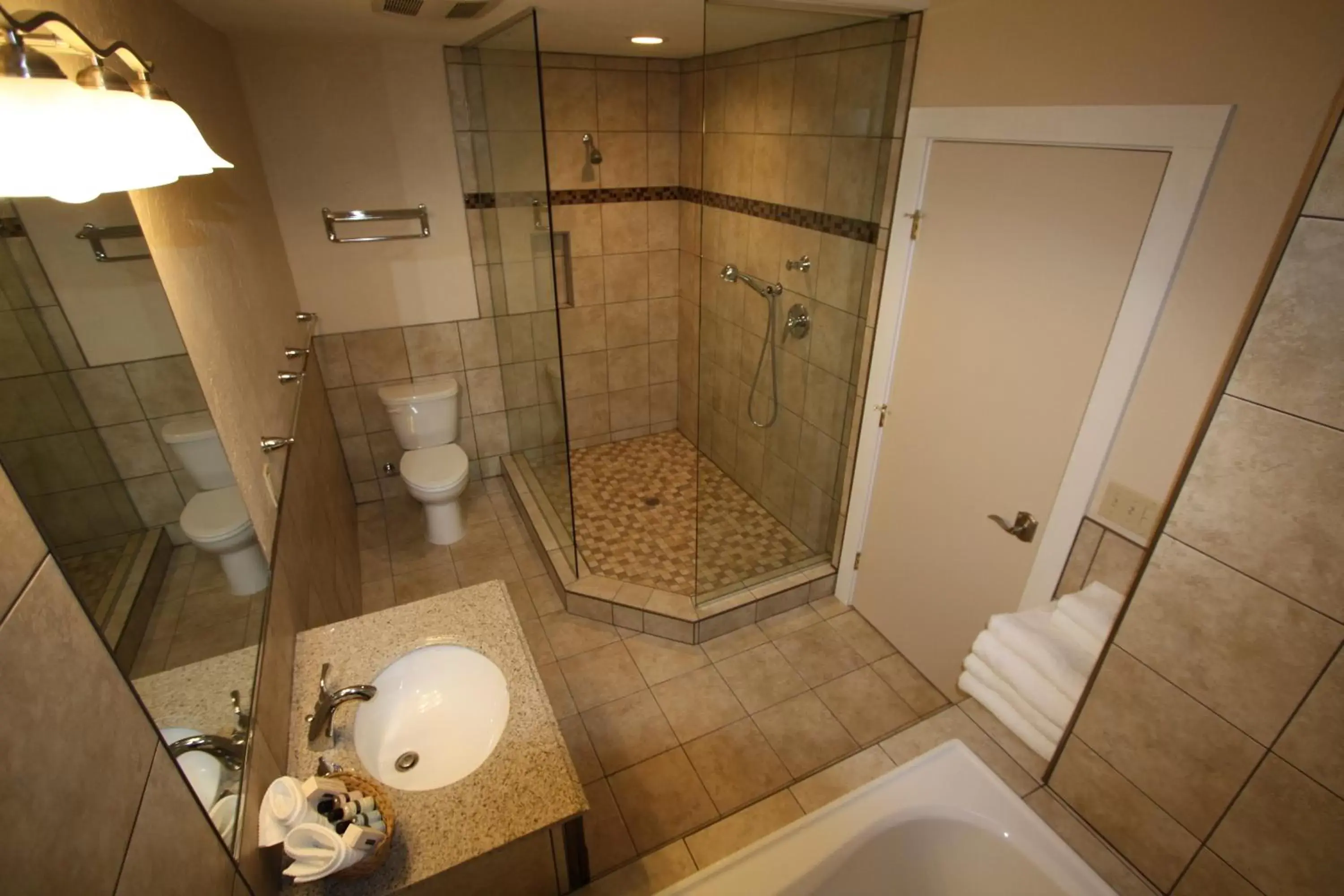 Shower, Bathroom in The Inn at Shasta Lake