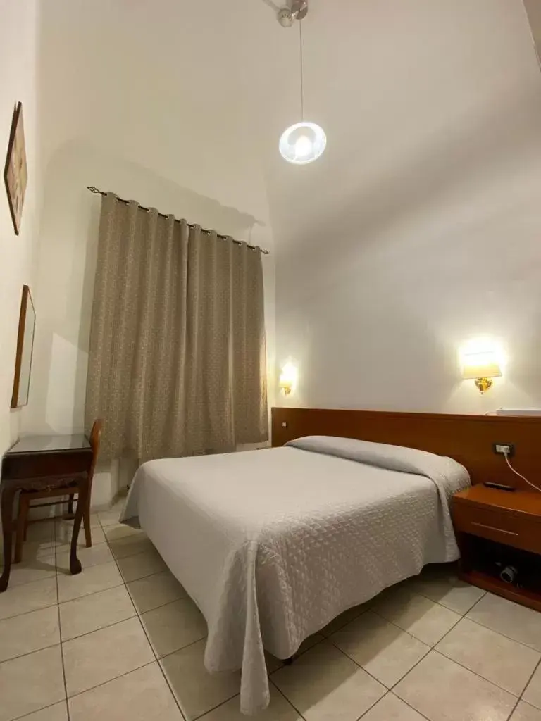 Bedroom, Bed in Hotel Il Papavero