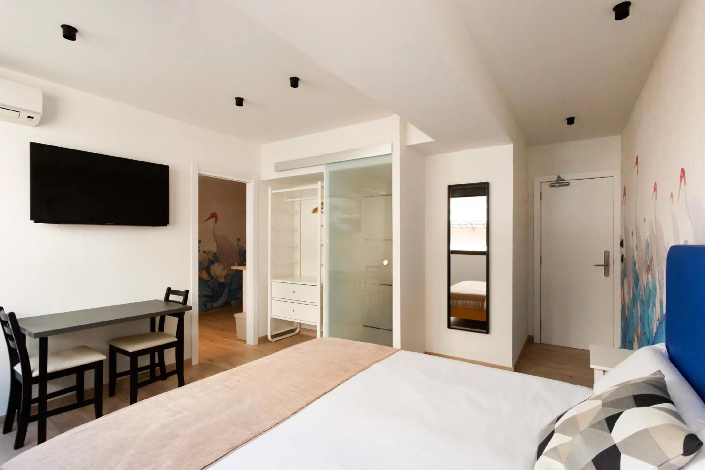 TV and multimedia, Bed in Welldone Sierpes Boutique