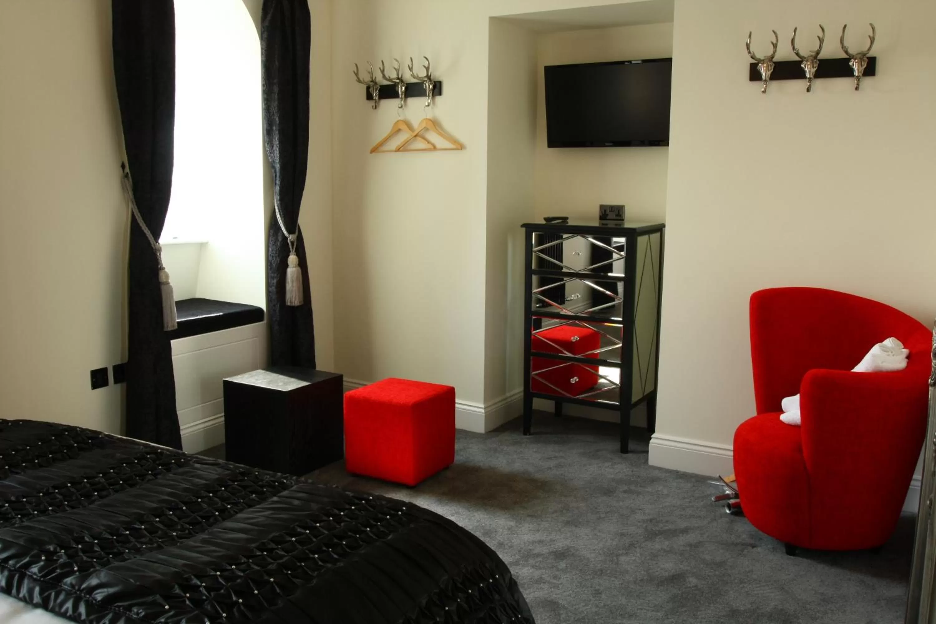 Bedroom in The Ship Leopard Hotel - No Children