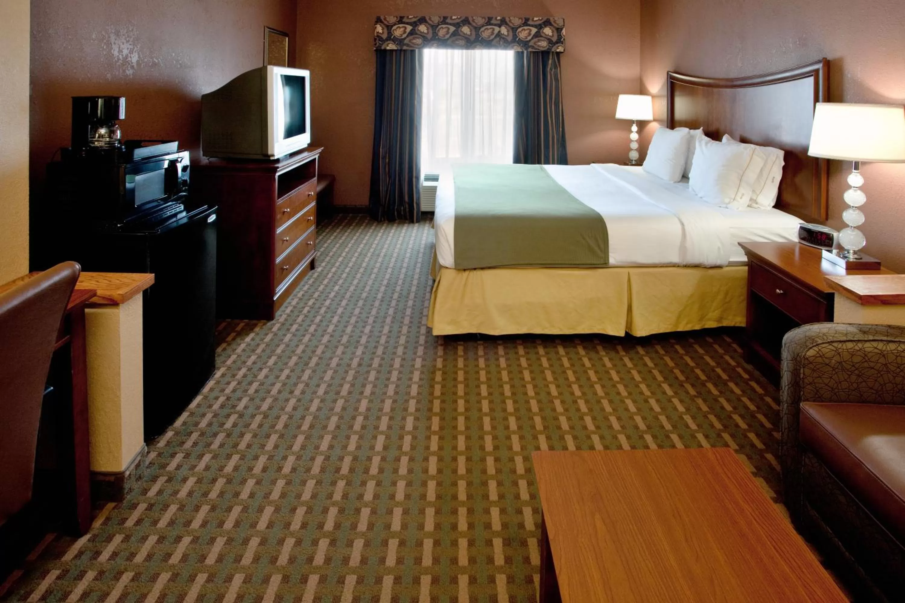 Photo of the whole room, Bed in Holiday Inn Express Hotel & Suites Suffolk by IHG