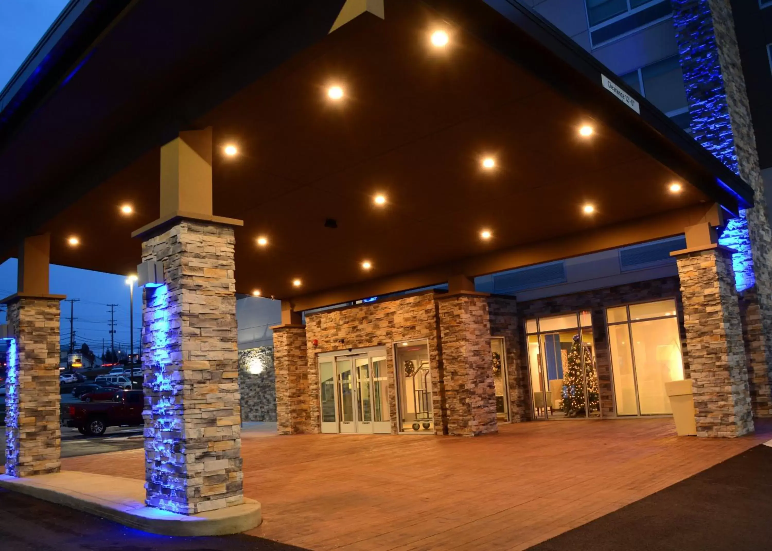 Property Building in Holiday Inn Express & Suites - Pittsburgh - Monroeville, an IHG Hotel