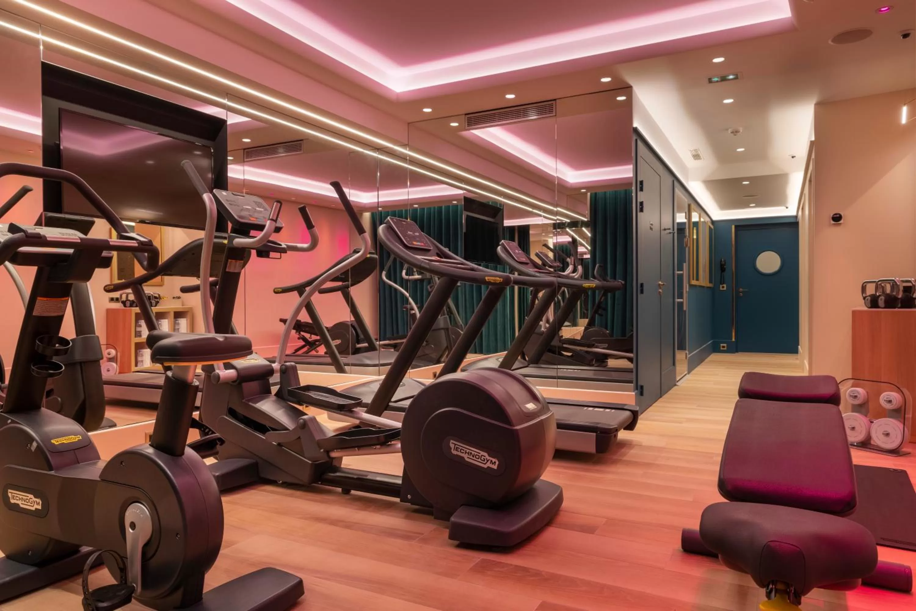 Fitness centre/facilities in Hôtel Victor Hugo Paris Kléber