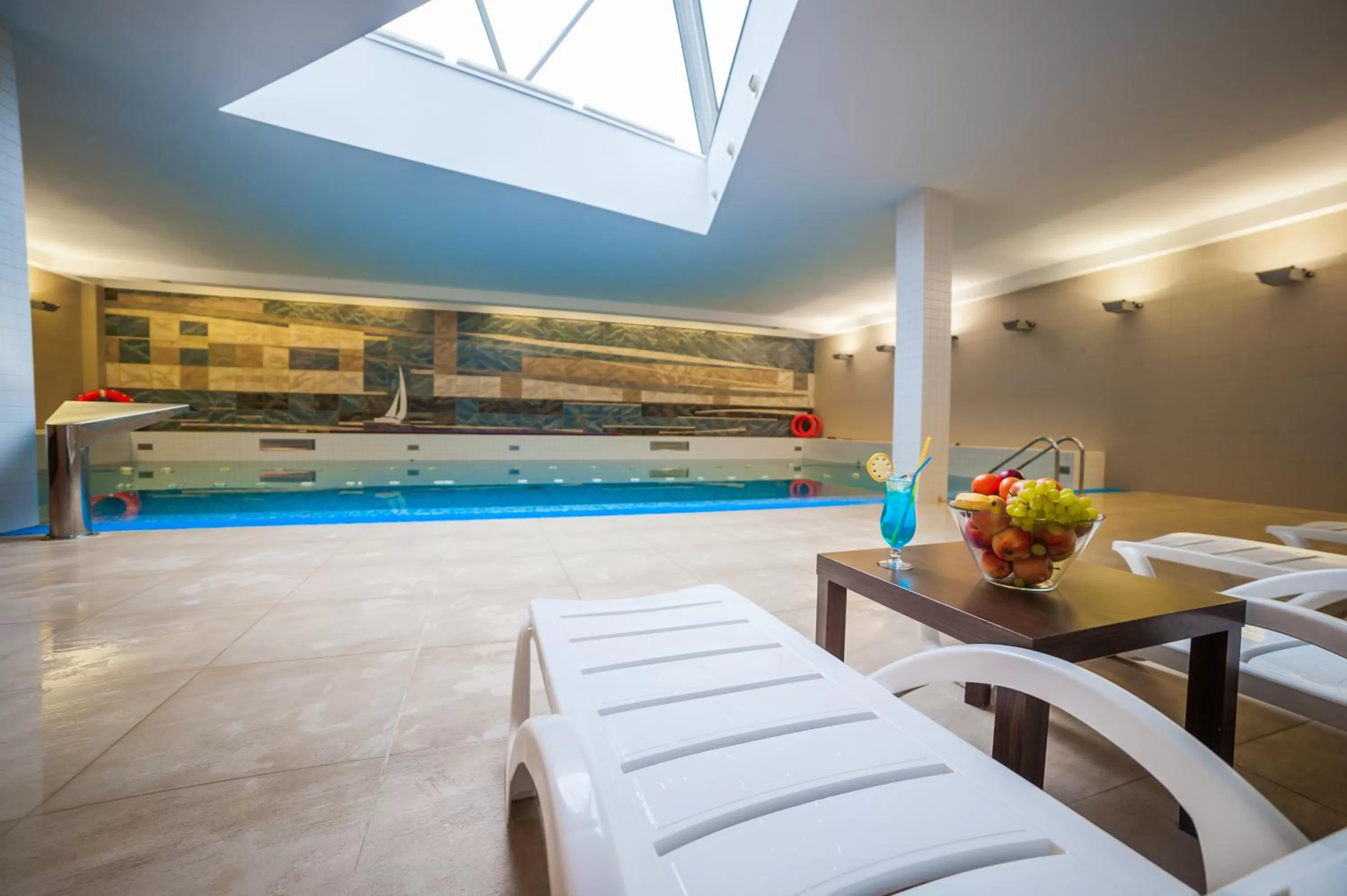 Swimming pool in Premier Kraków Hotel