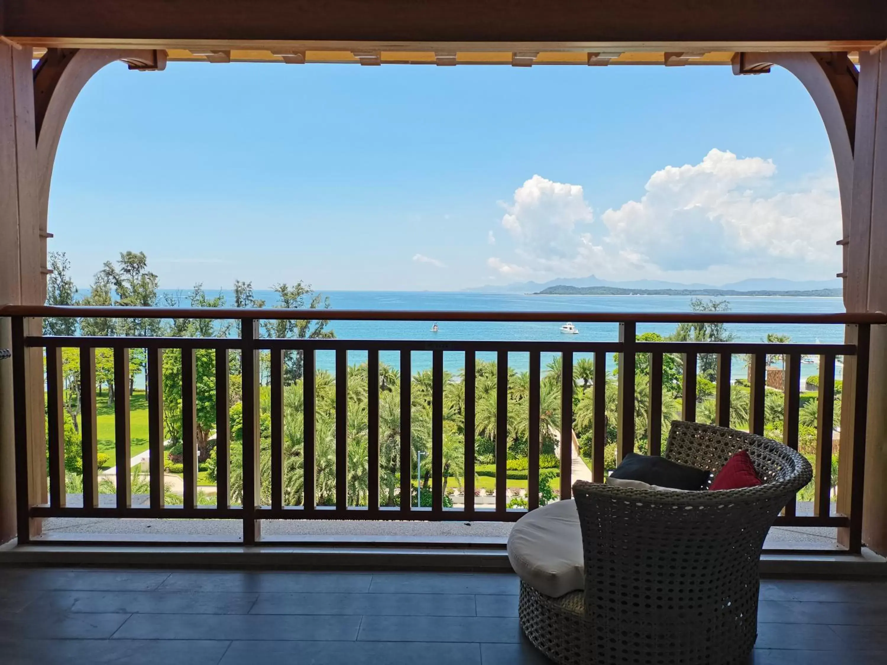 Natural landscape, Balcony/Terrace in Shenzhen Marriott Hotel Golden Bay