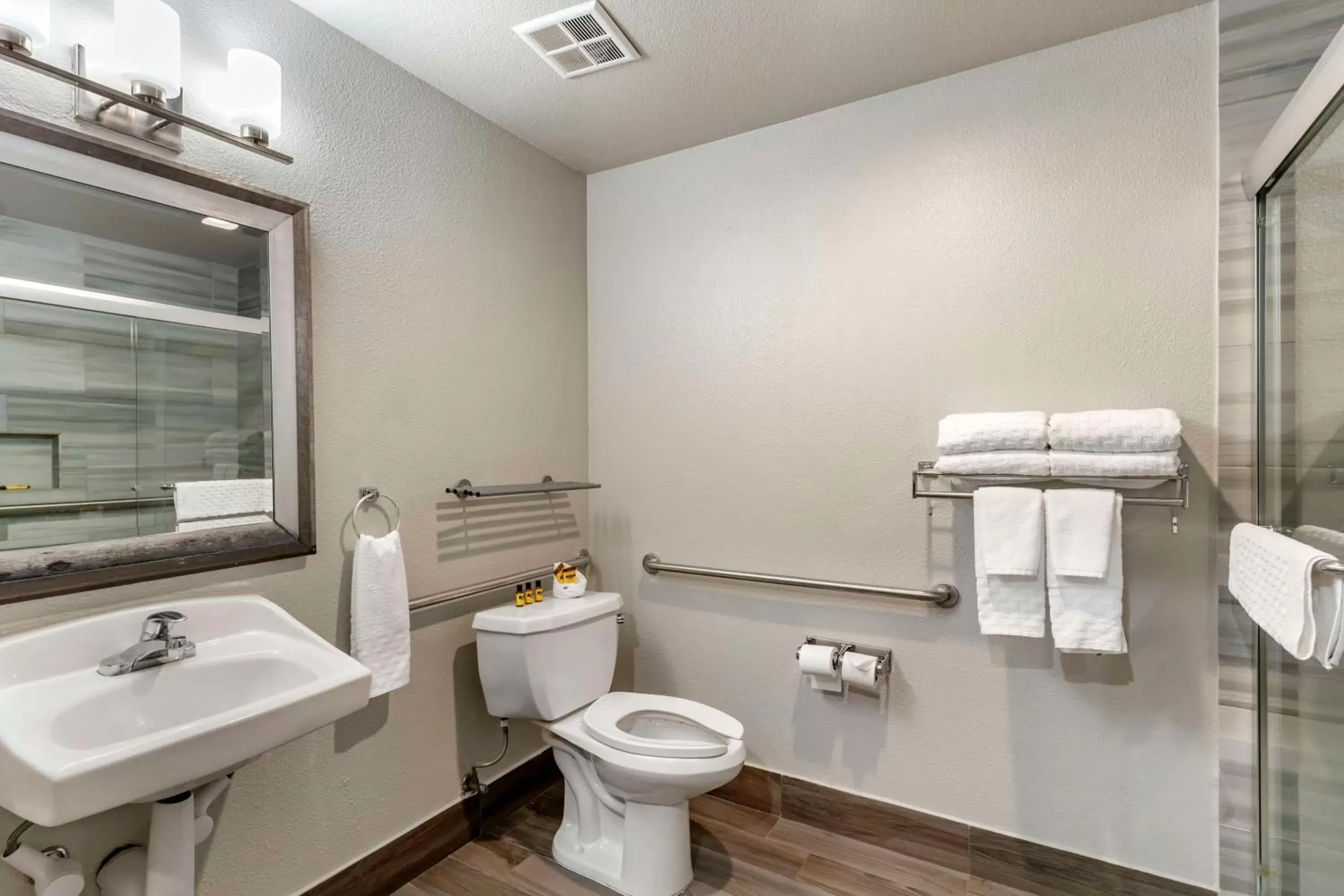 Bathroom in Best Western Plus Vineyard Inn