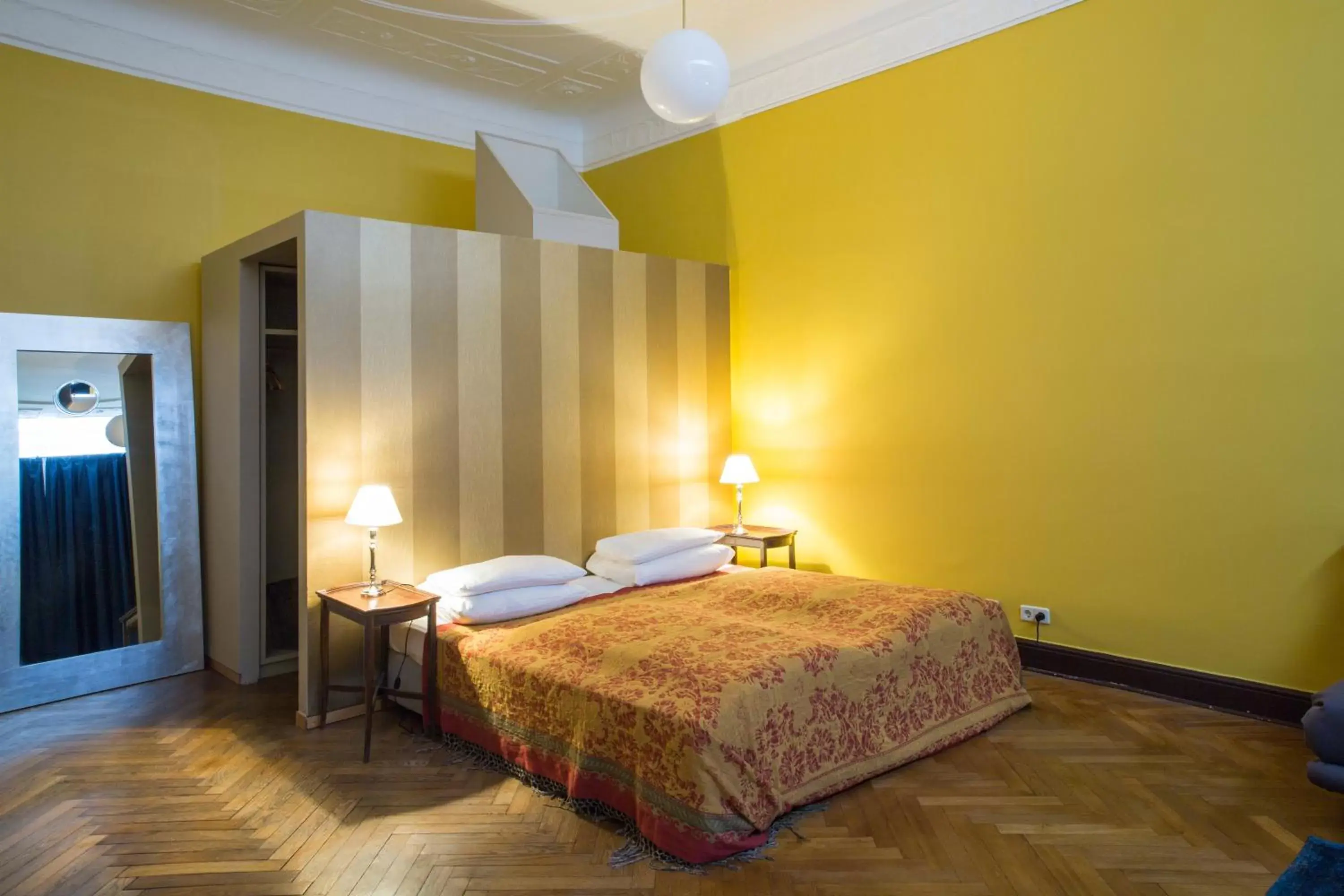 Bedroom, Bed in Art Nouveau Hotel am Kurfürstendamm