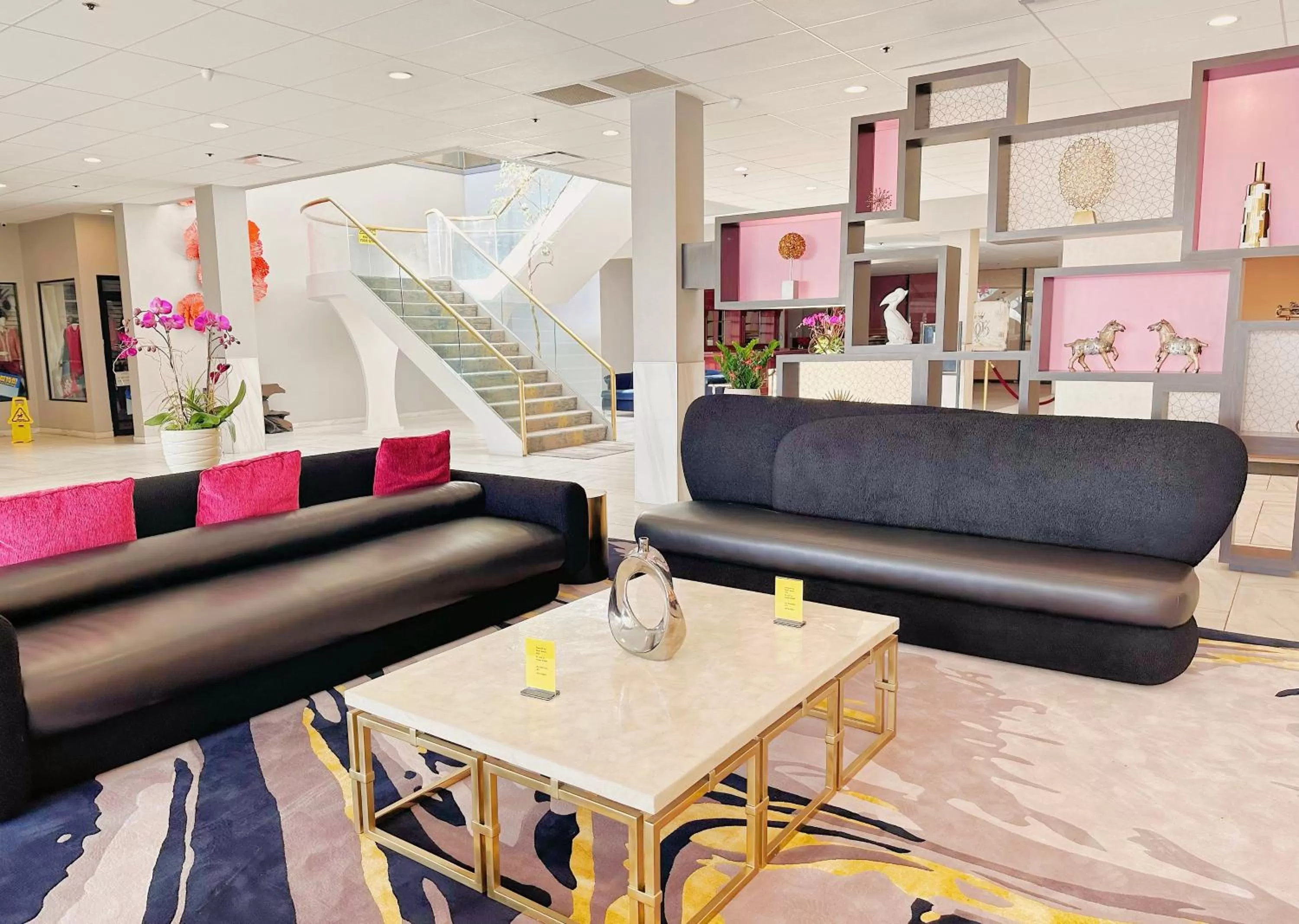 Lobby or reception in Lincoln Hotel Monterey Park Los Angeles