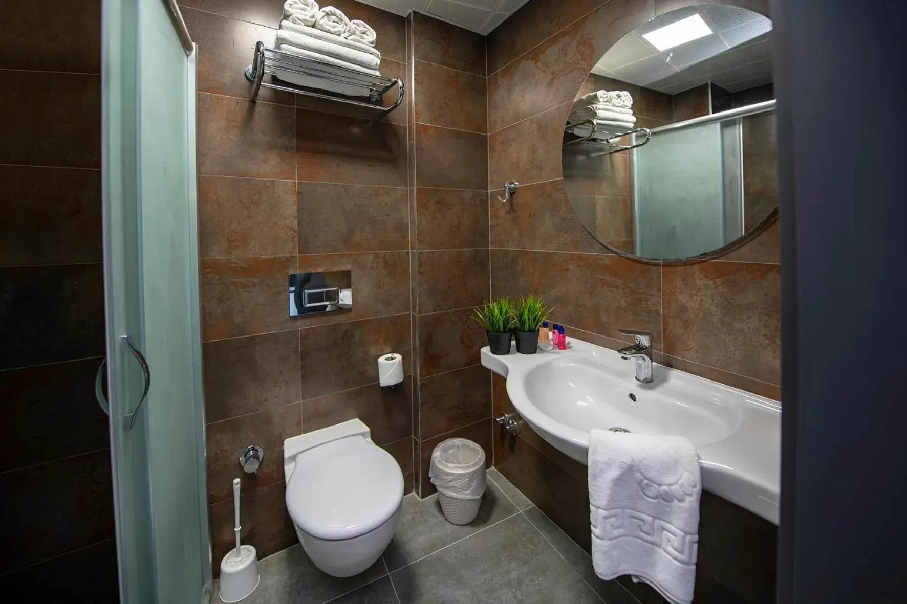 Shower, Bathroom in Tourist Hotel