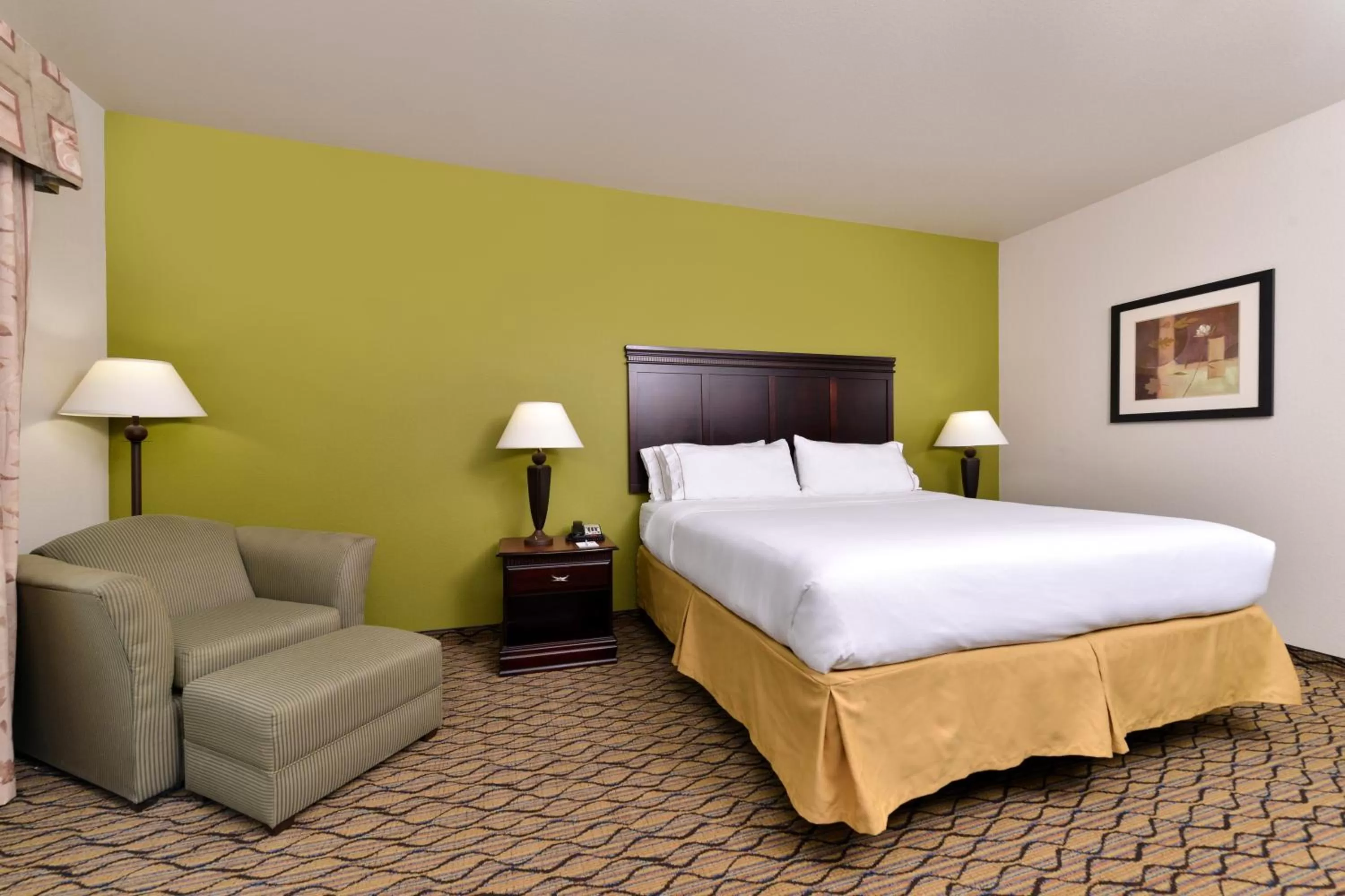 Photo of the whole room, Bed in Holiday Inn Express Hotel & Suites Sherman Highway 75 by IHG