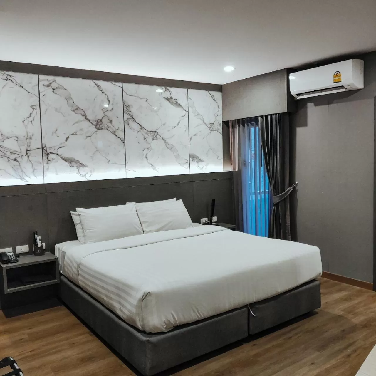 Bedroom, Bed in Hyde Park Hotel Bangkok