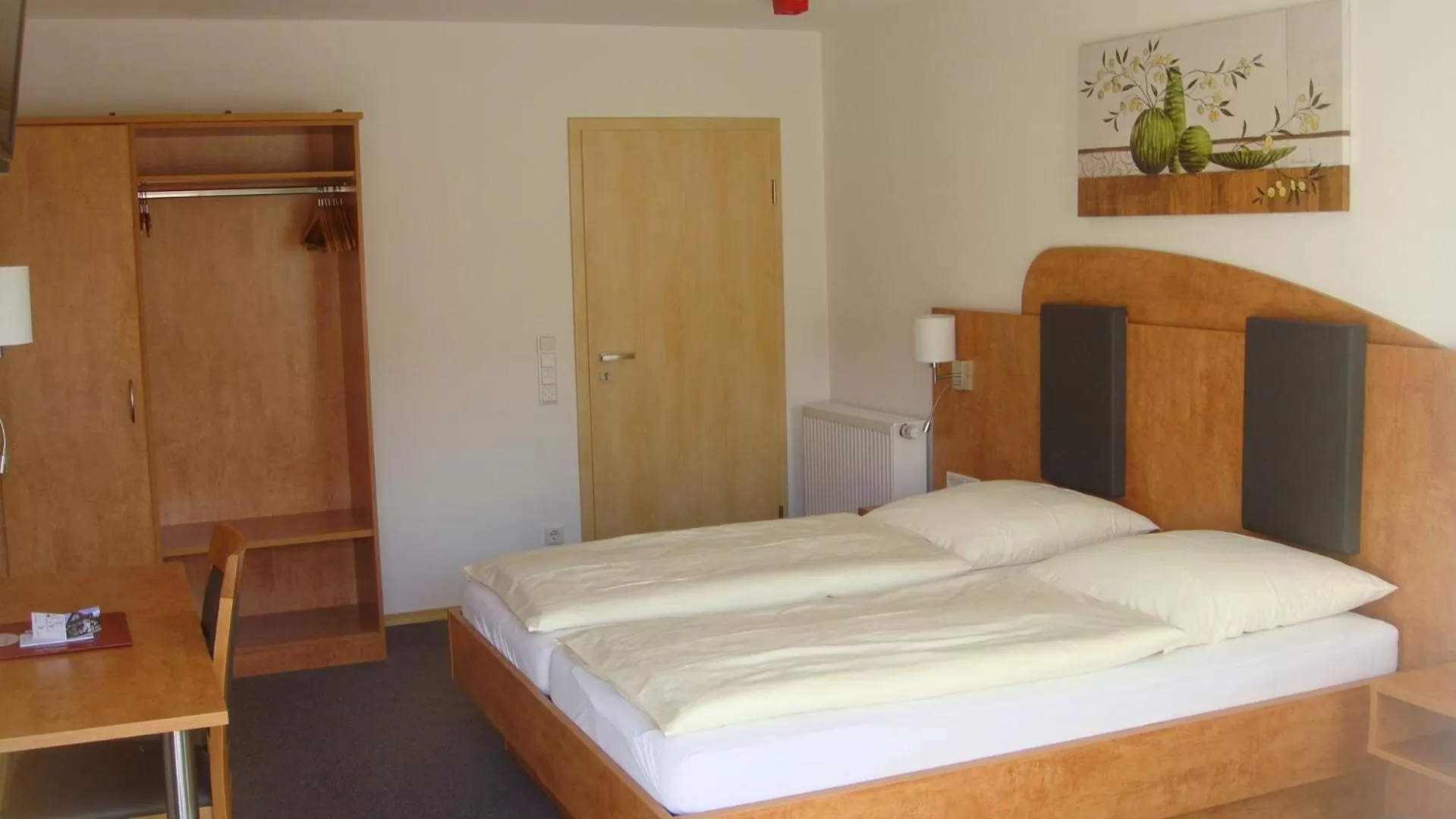 Bedroom, Bed in Hotel garni Hopfengold