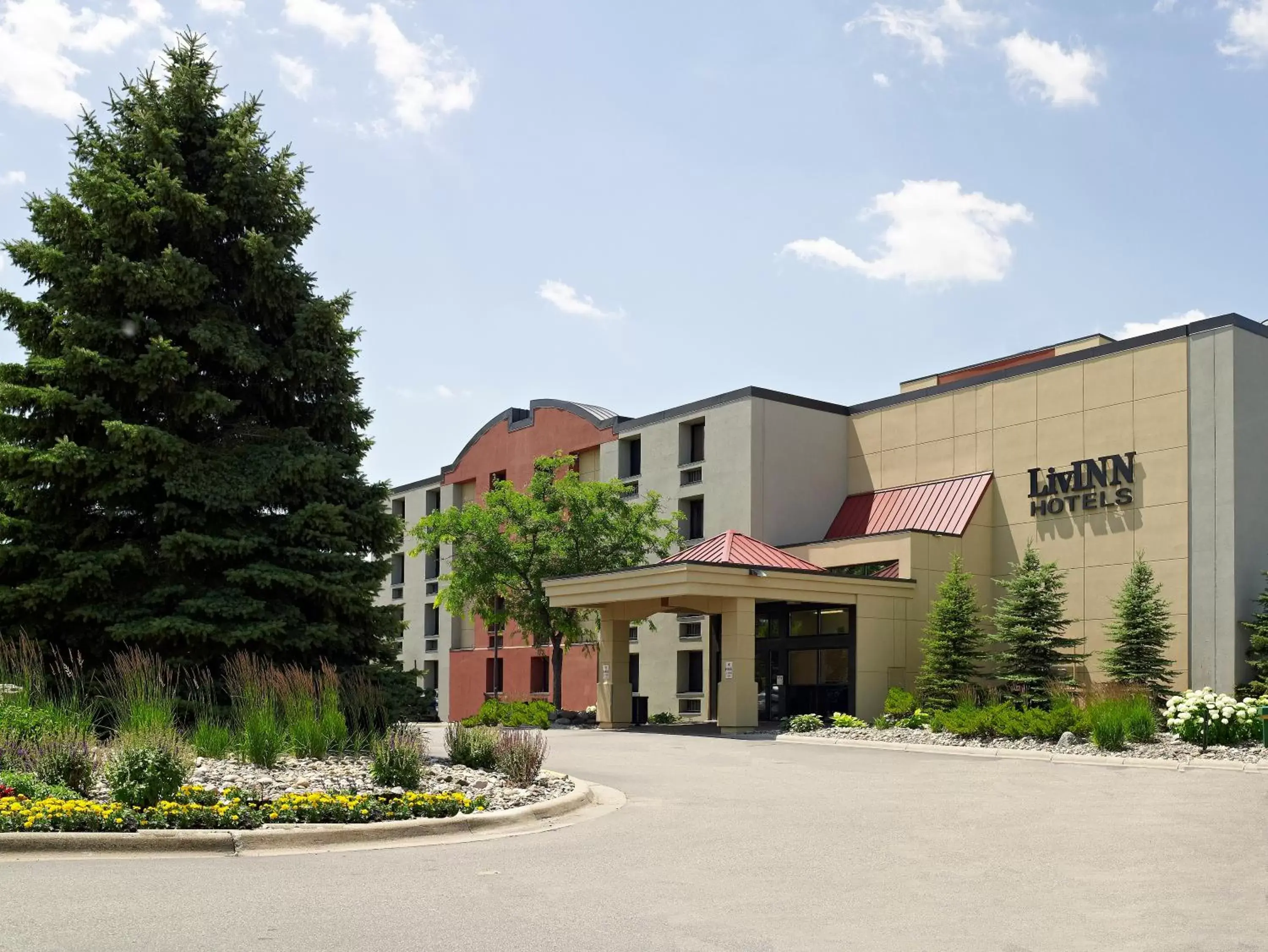Property Building in LivINN Hotel Minneapolis South / Burnsville
