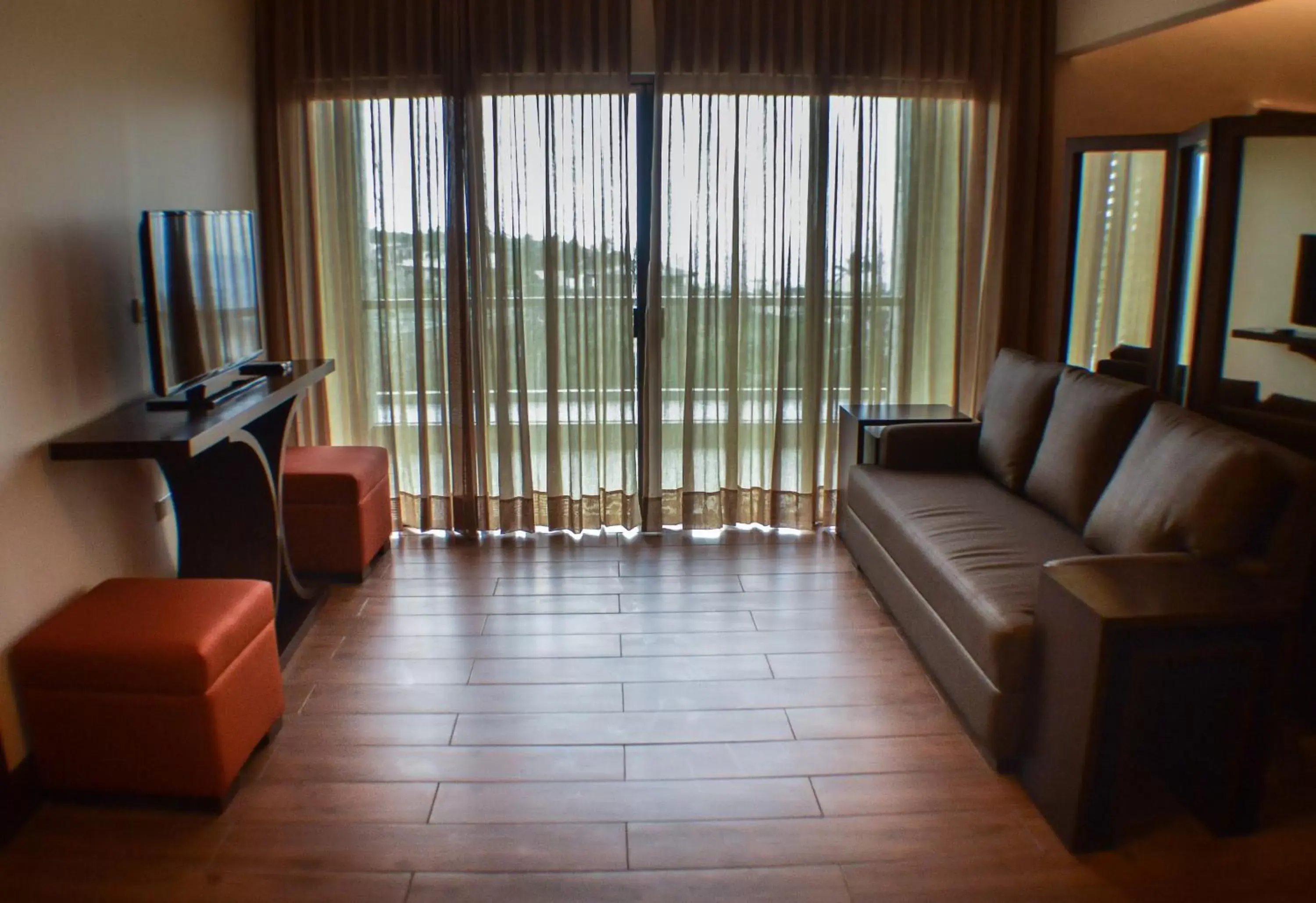 Bedroom, Seating Area in Hotel Monticello