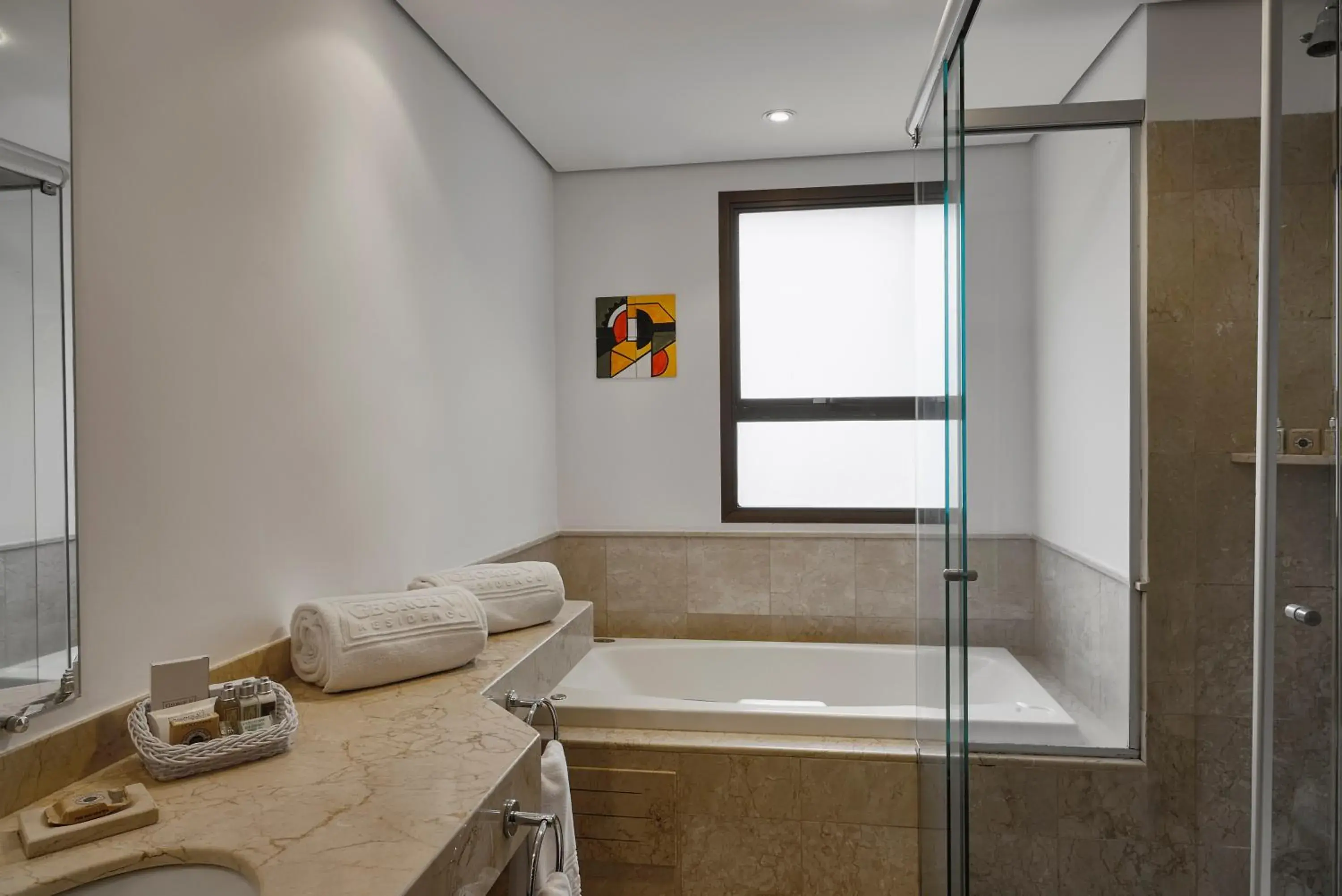 Hot Tub, Bathroom in George V Casa Branca