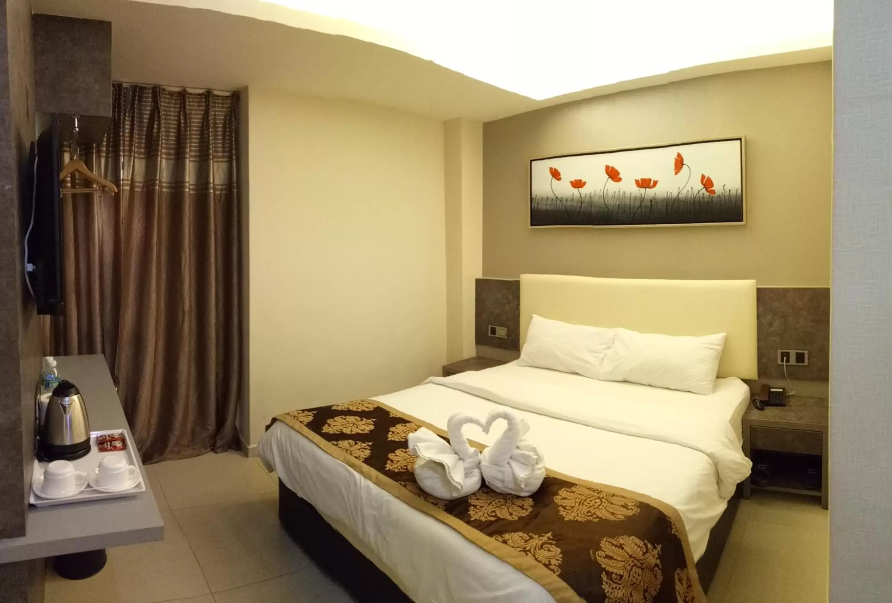 Large Double or Twin Room in Golden Leaves Hotel Large Double or Twin Room in Golden Leaves Hotel