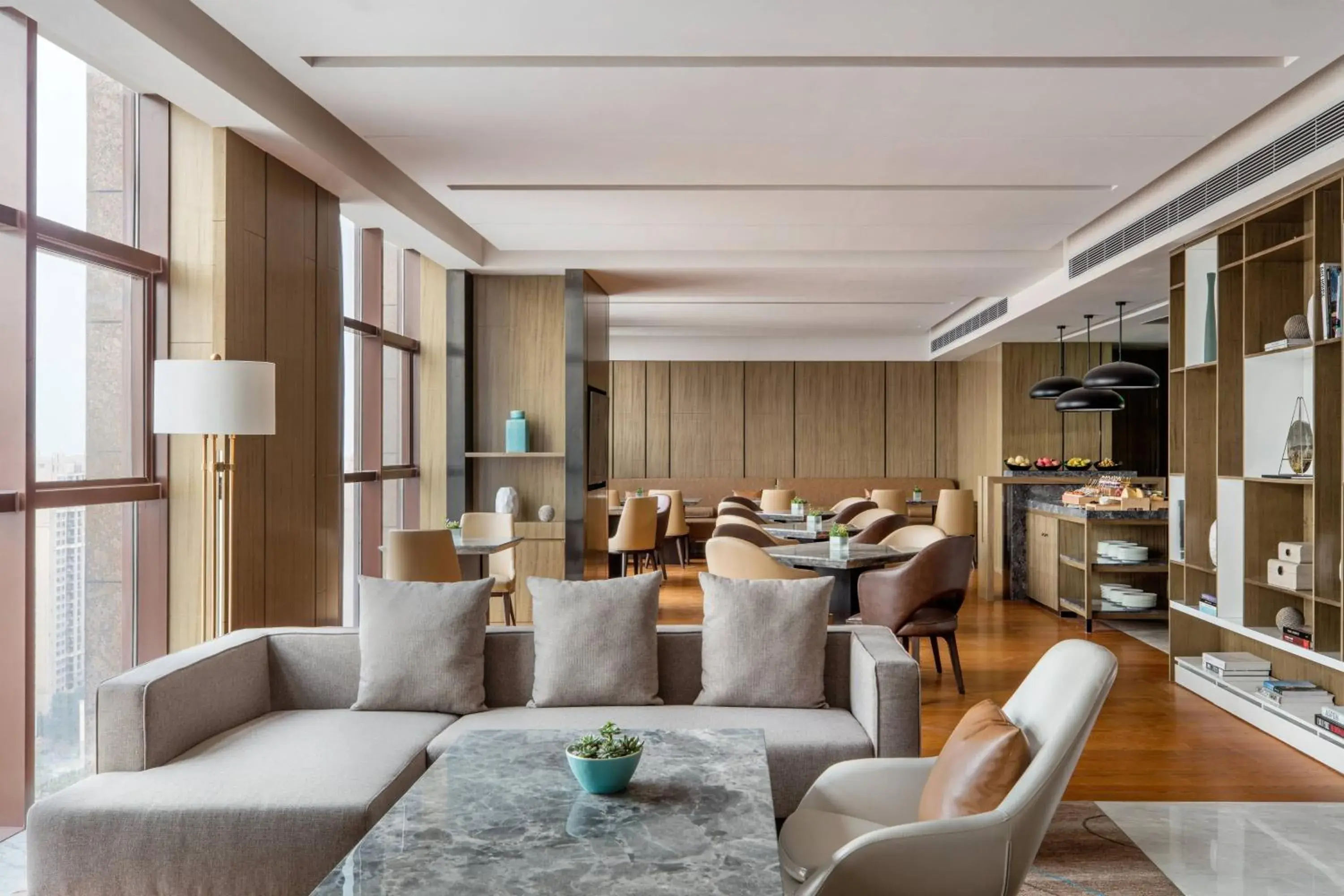 Lounge or bar in Courtyard by Marriott Shunde Longjiang, Near Lecong