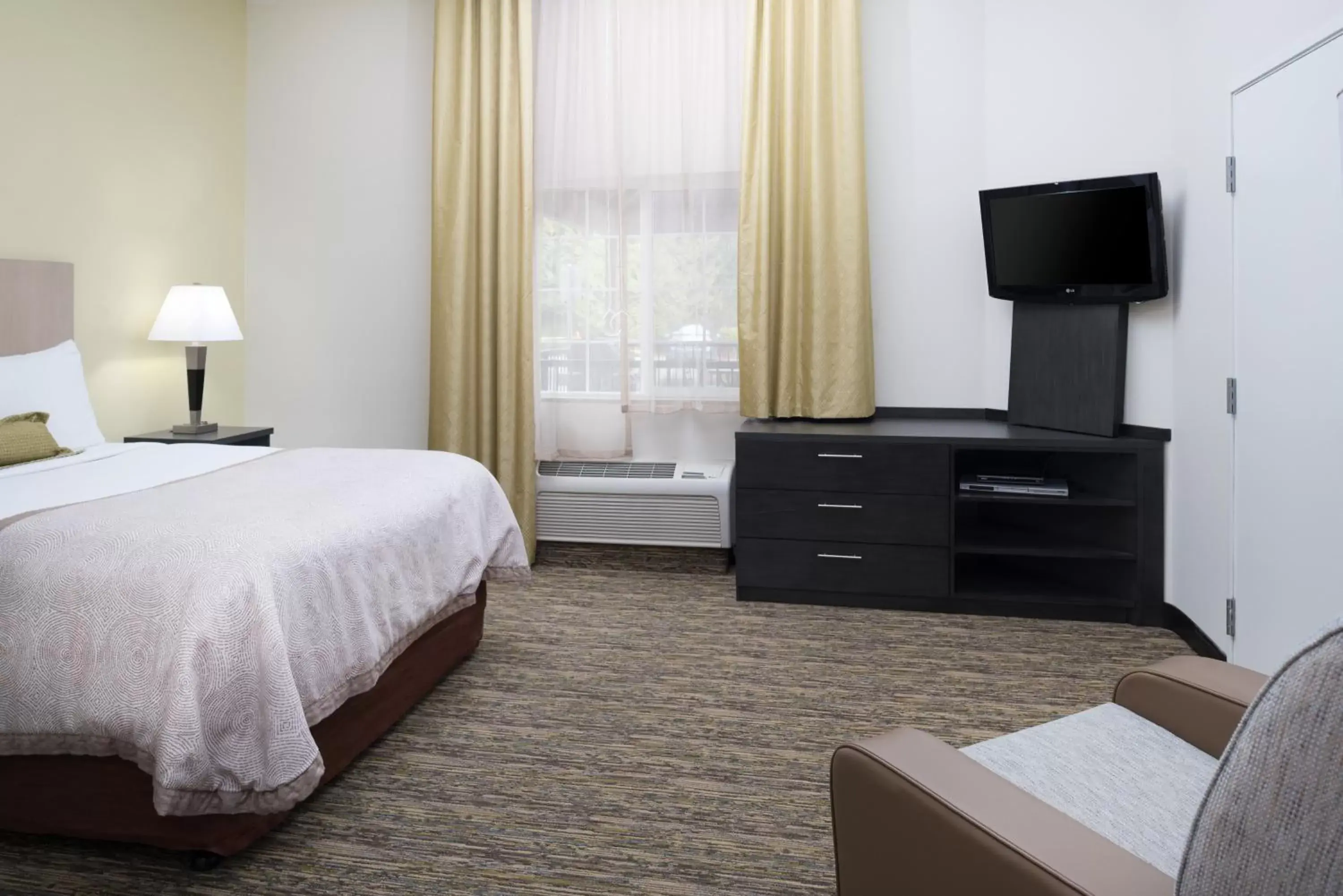 Photo of the whole room, Bed in Candlewood Suites Olympia - Lacey, an IHG Hotel