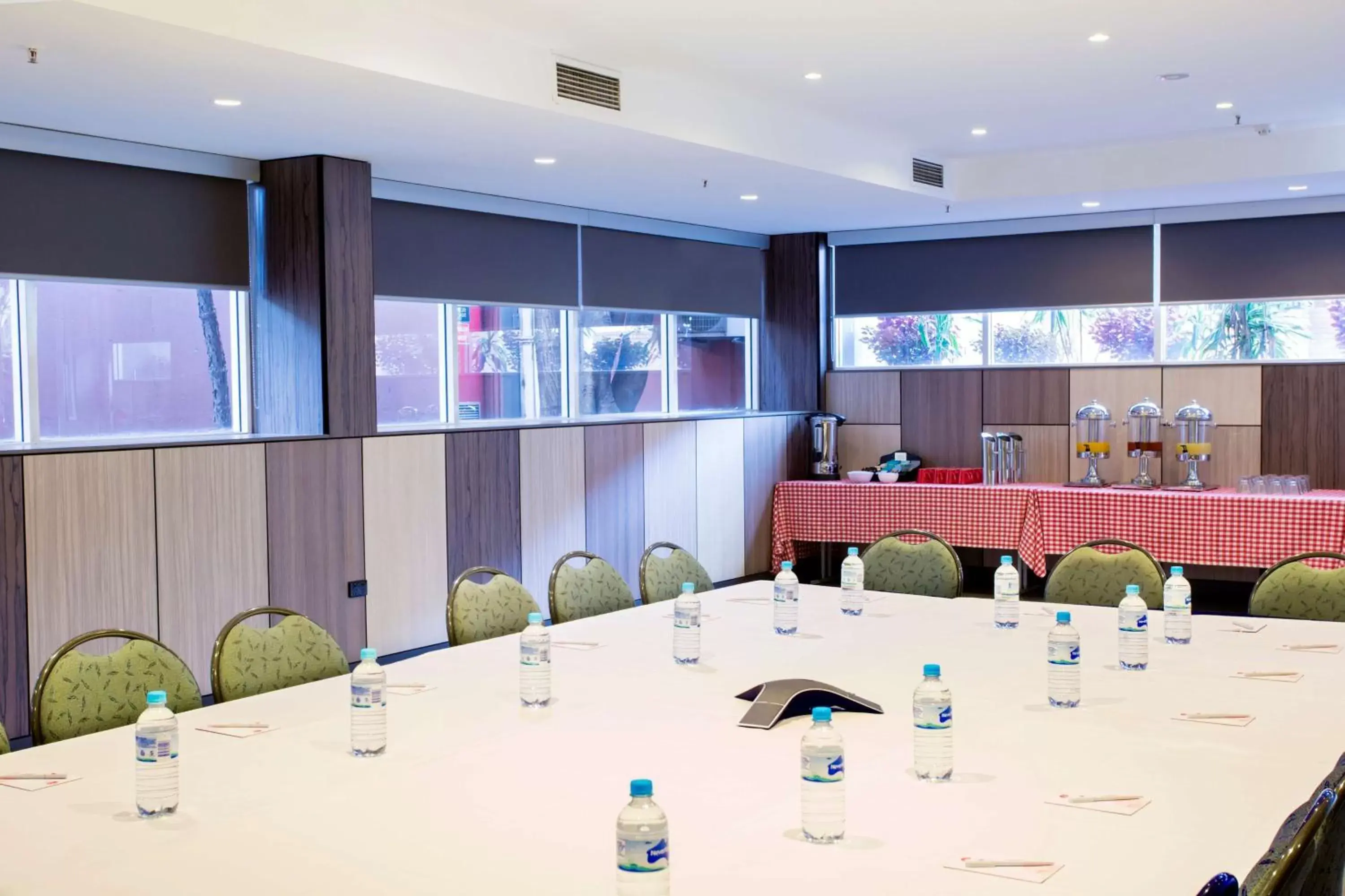 Meeting/conference room in Metro Aspire Hotel Sydney
