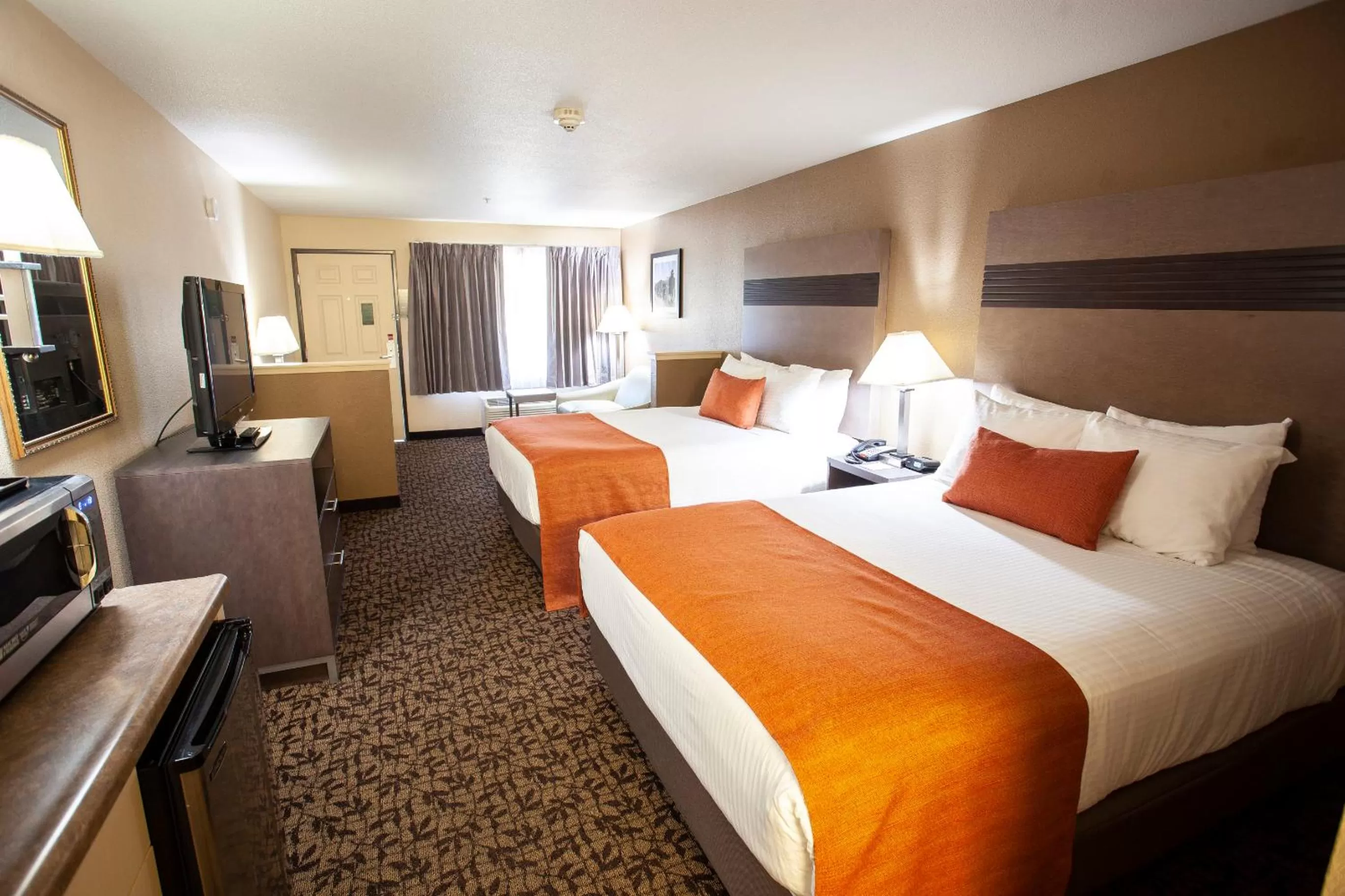 Bed in Hawthorn Suites by Wyndham Napa Valley