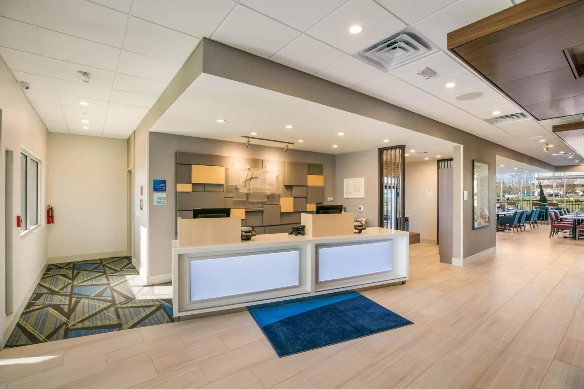 Property building in Holiday Inn Express & Suites Jacksonville - Town Center by IHG Property building in Holiday Inn Express & Suites Jacksonville - Town Center by IHG