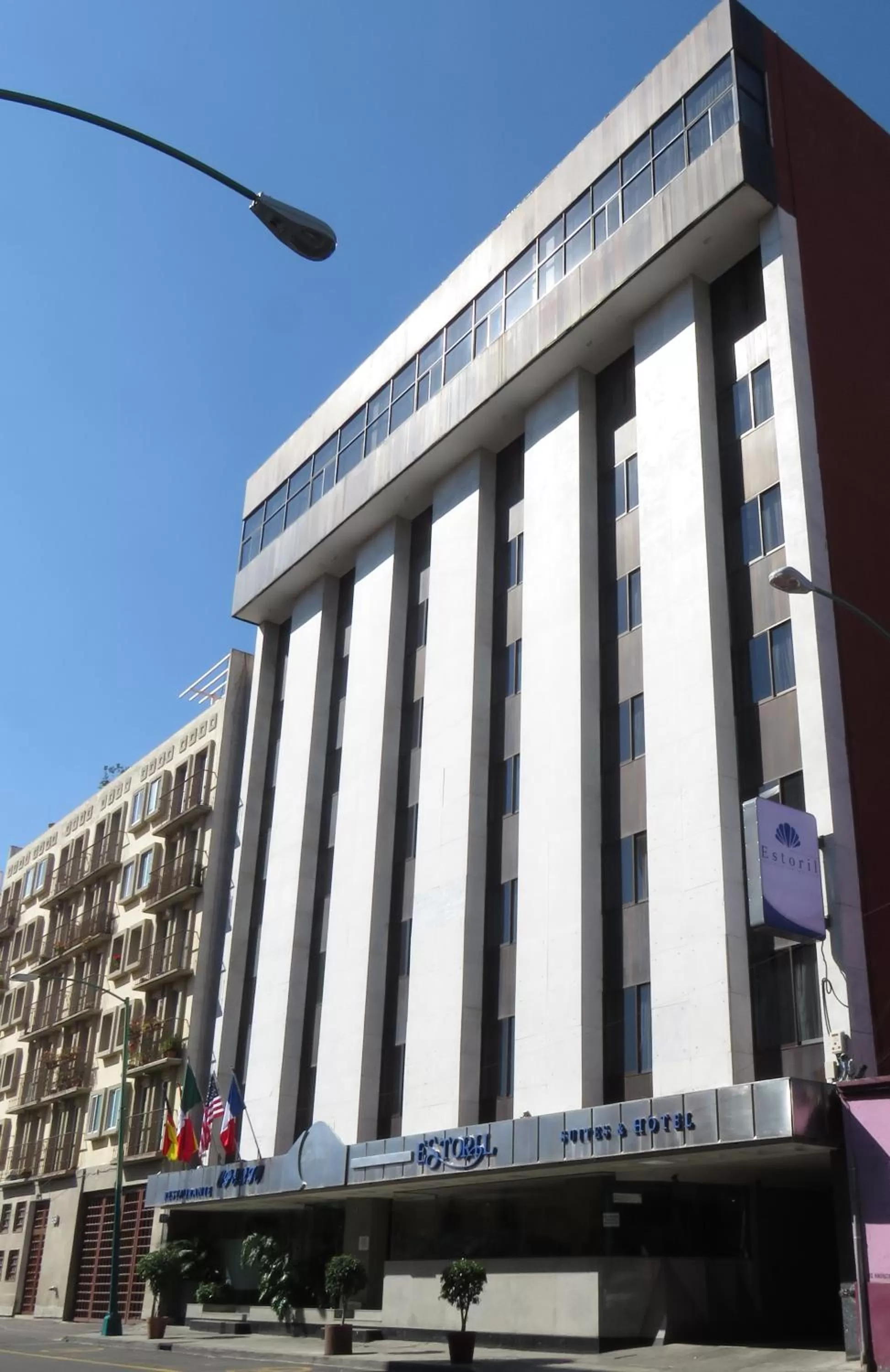 Facade/entrance in Hotel Estoril