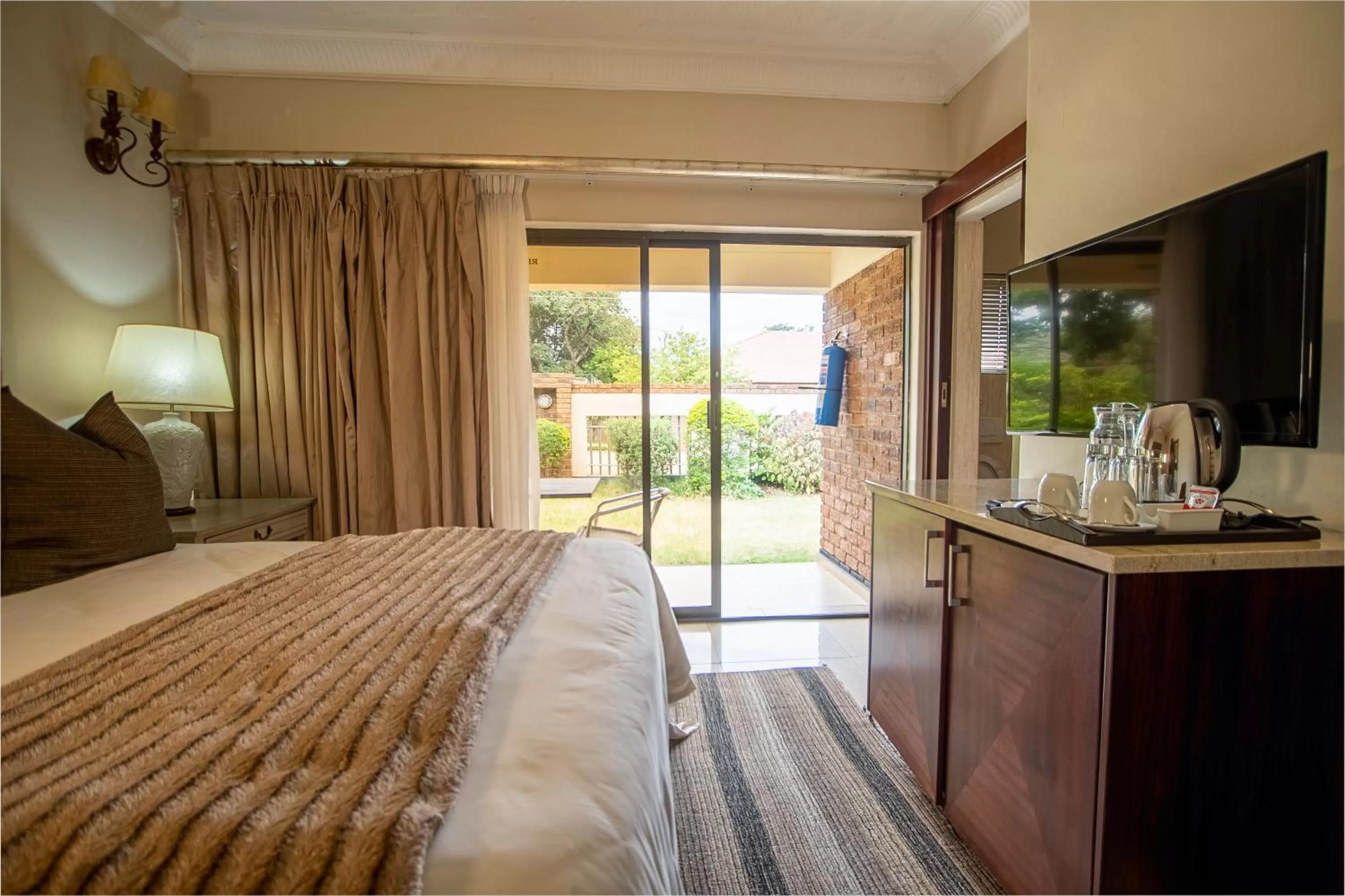 TV and multimedia, Bed in The Victoria Falls Deluxe Suites