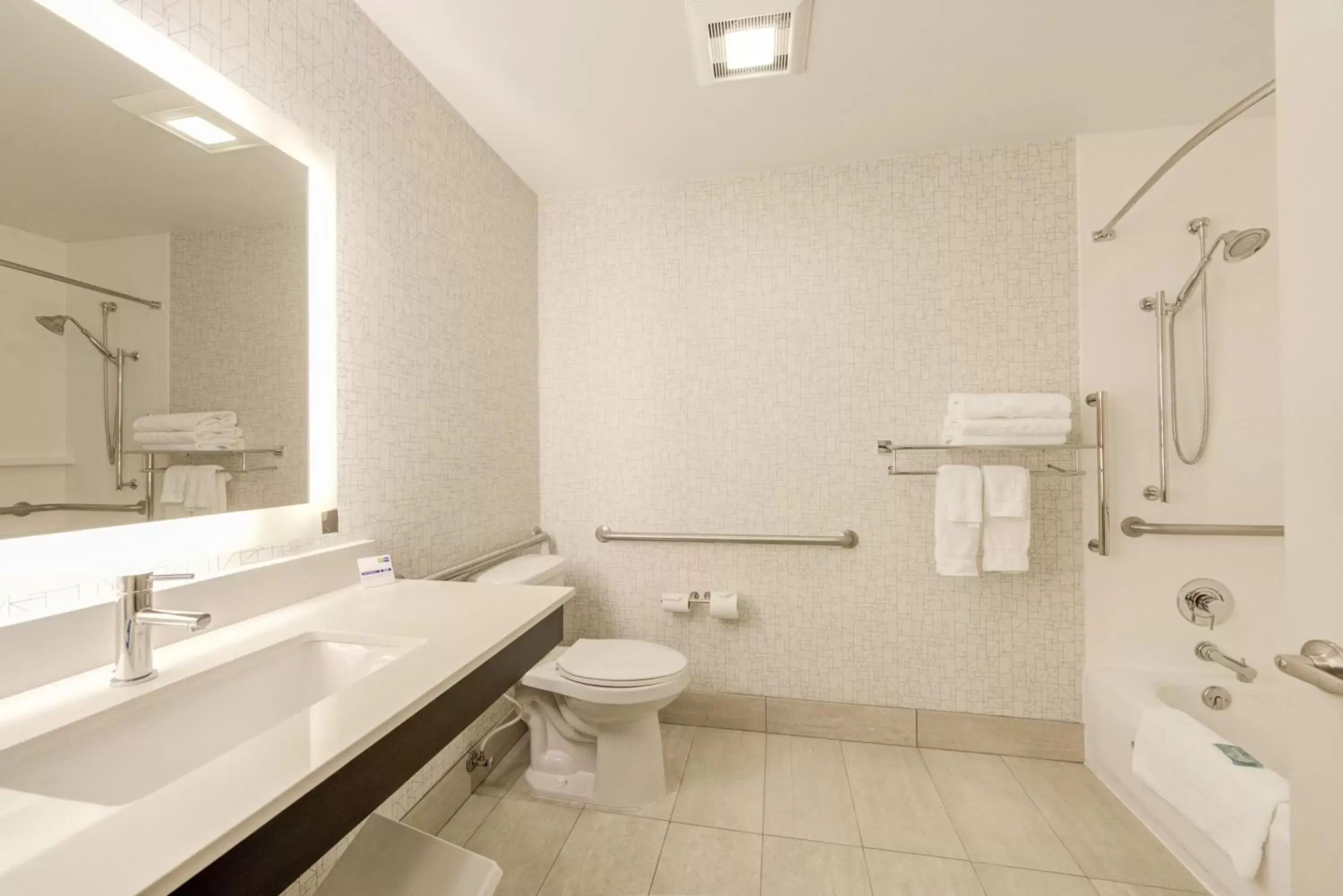 Bathroom in Holiday Inn Express Newberg - Wine Country, an IHG Hotel