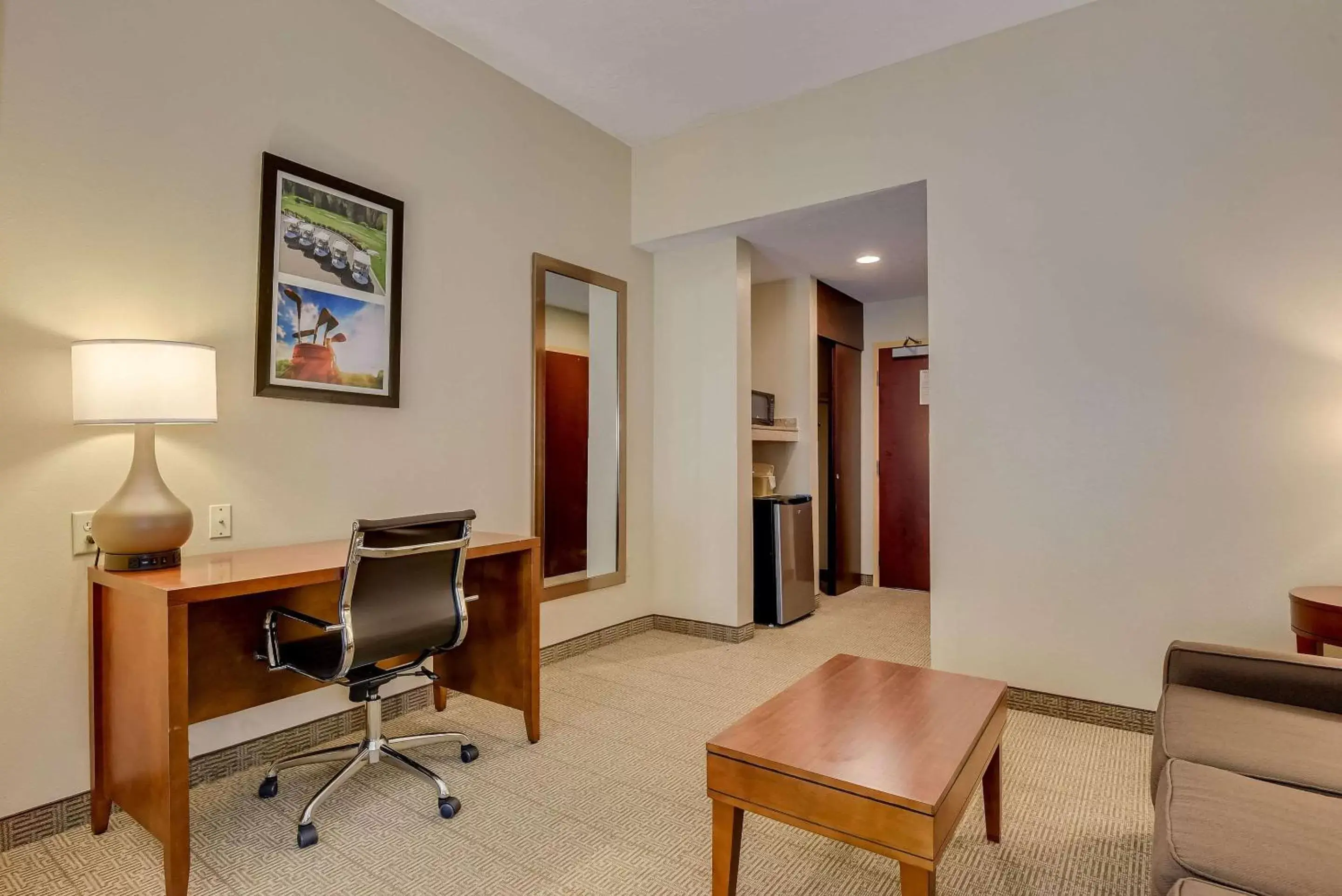 Photo of the whole room, TV/Entertainment Center in Comfort Inn & Suites Gordon HWY