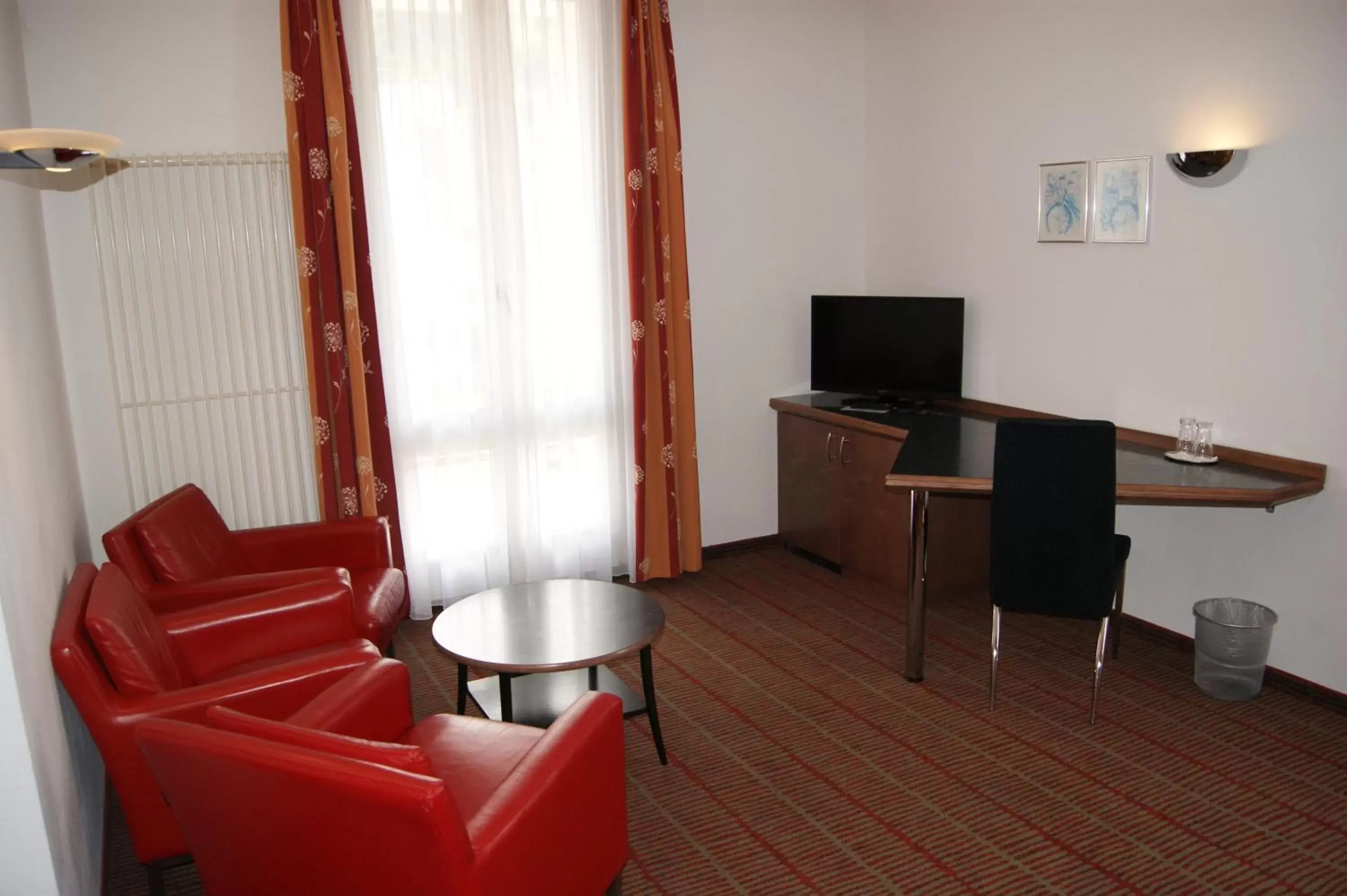 TV and multimedia, Seating Area in Hotel Schweizerhof