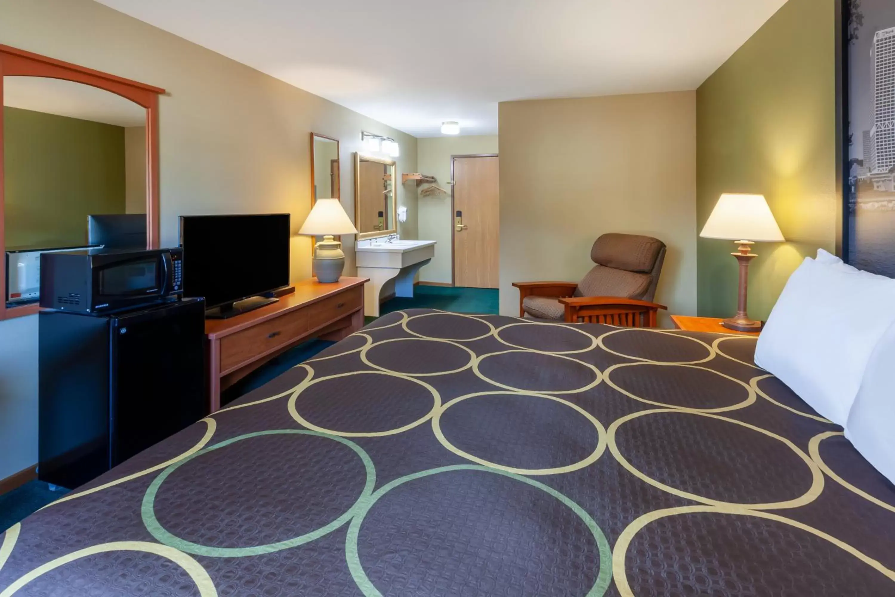 Bedroom, TV/Entertainment Center in Super 8 by Wyndham Berlin WI
