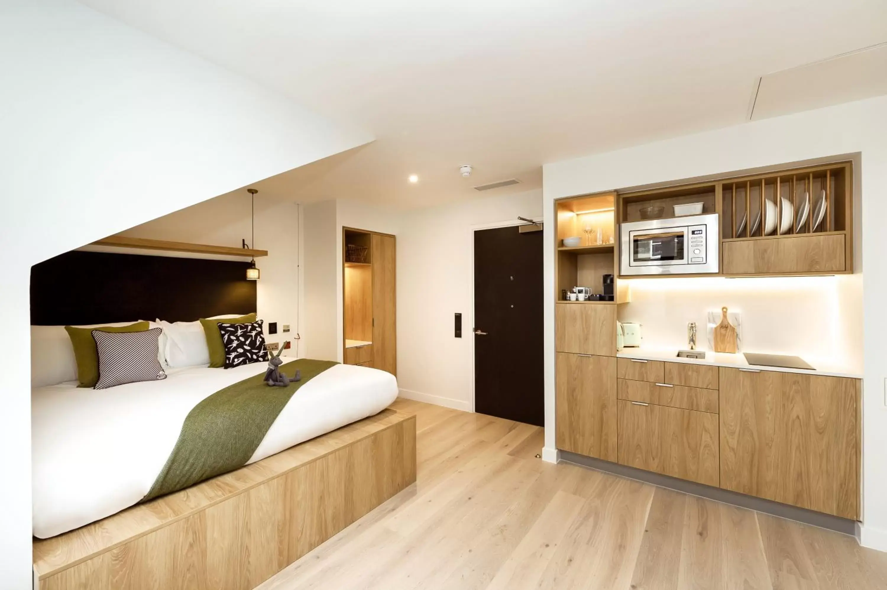 Kitchen or kitchenette in Wilde Aparthotels by Staycity Edinburgh Grassmarket