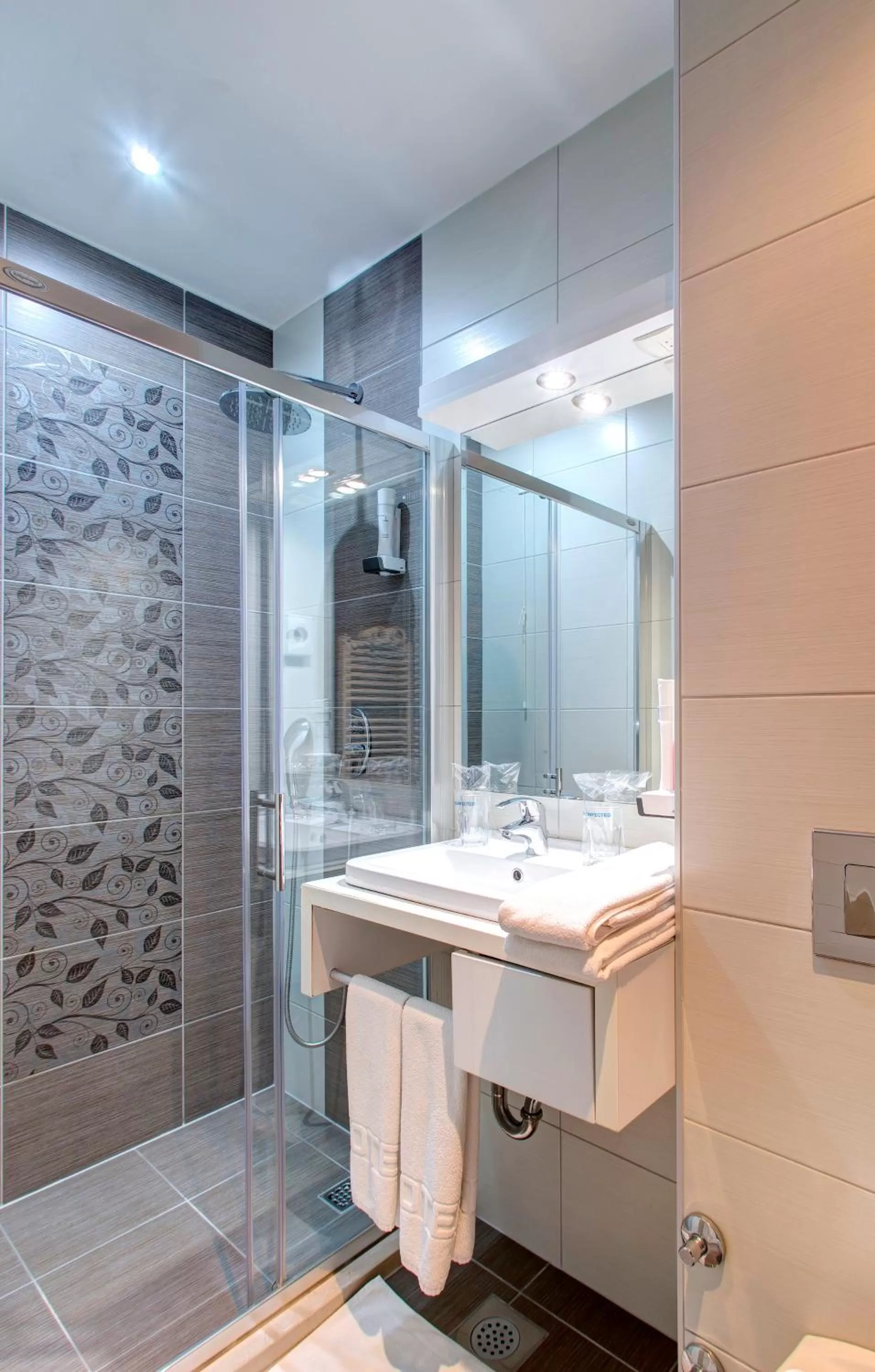 Shower in Hotel Villa Milas