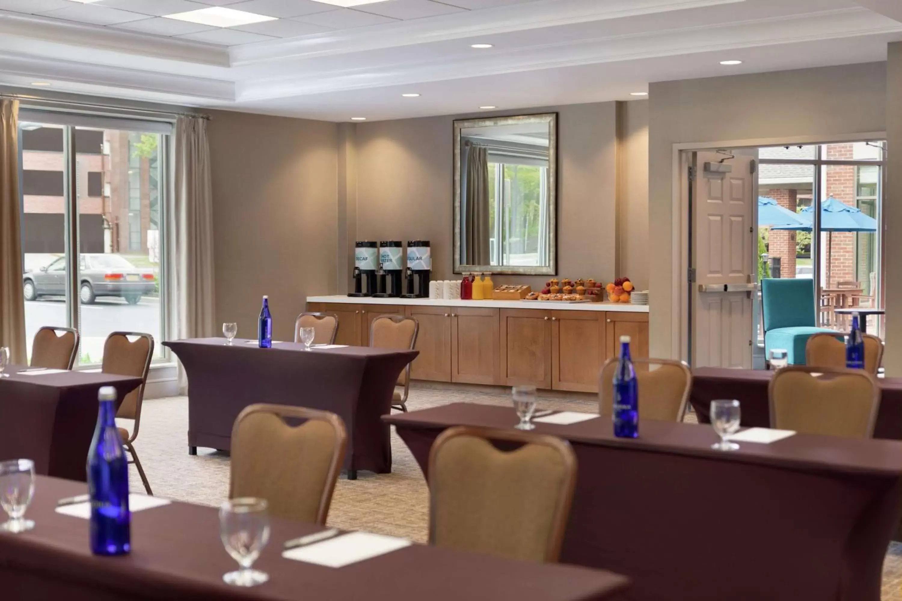 Meeting/conference room, Restaurant/Places to Eat in Hilton Garden Inn Stony Brook