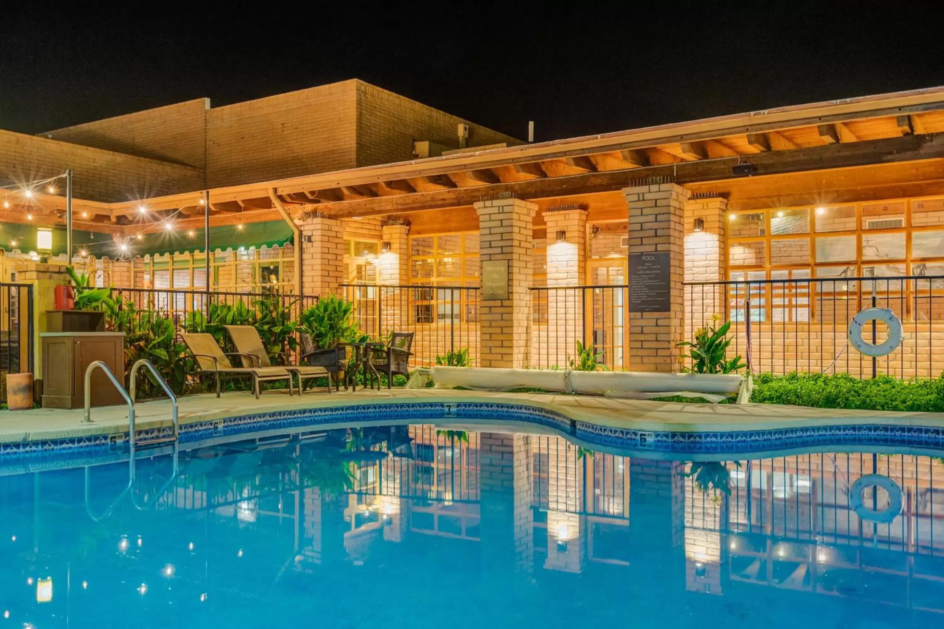 Swimming pool, Property Building in Sierra Suites Boutique Hotel