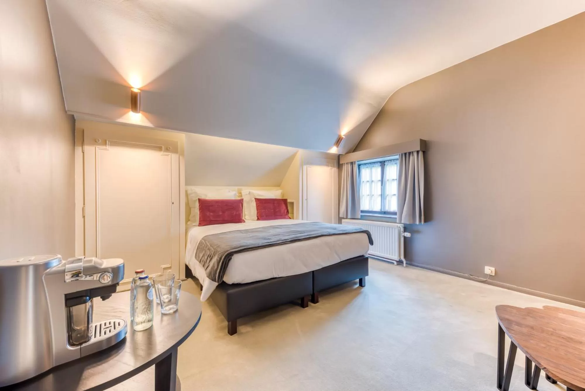 Bed in Hôtel Imperi'Ale