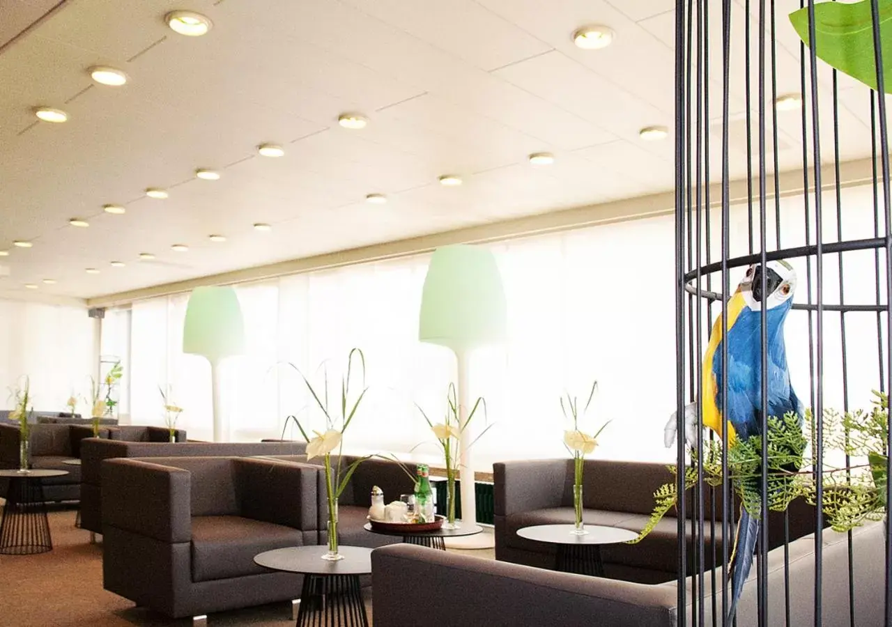 Lobby or reception, Restaurant/Places to Eat in AVIA Hotel